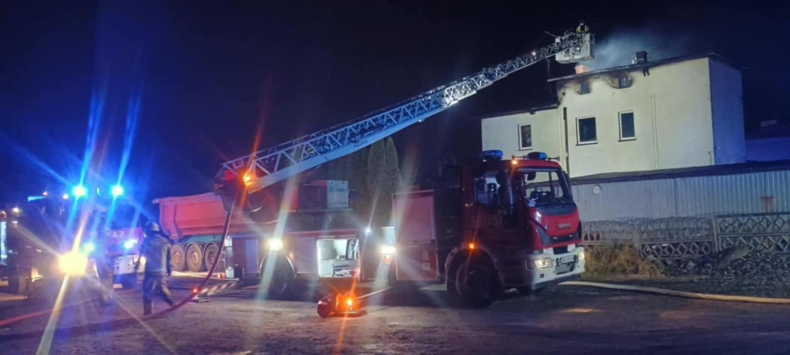 Zdjęcie w galerii na portalu naszwodzislaw.com: Pożar poddasza w budynku jednorodzinnym w Marklowicach wiadomości z regionu