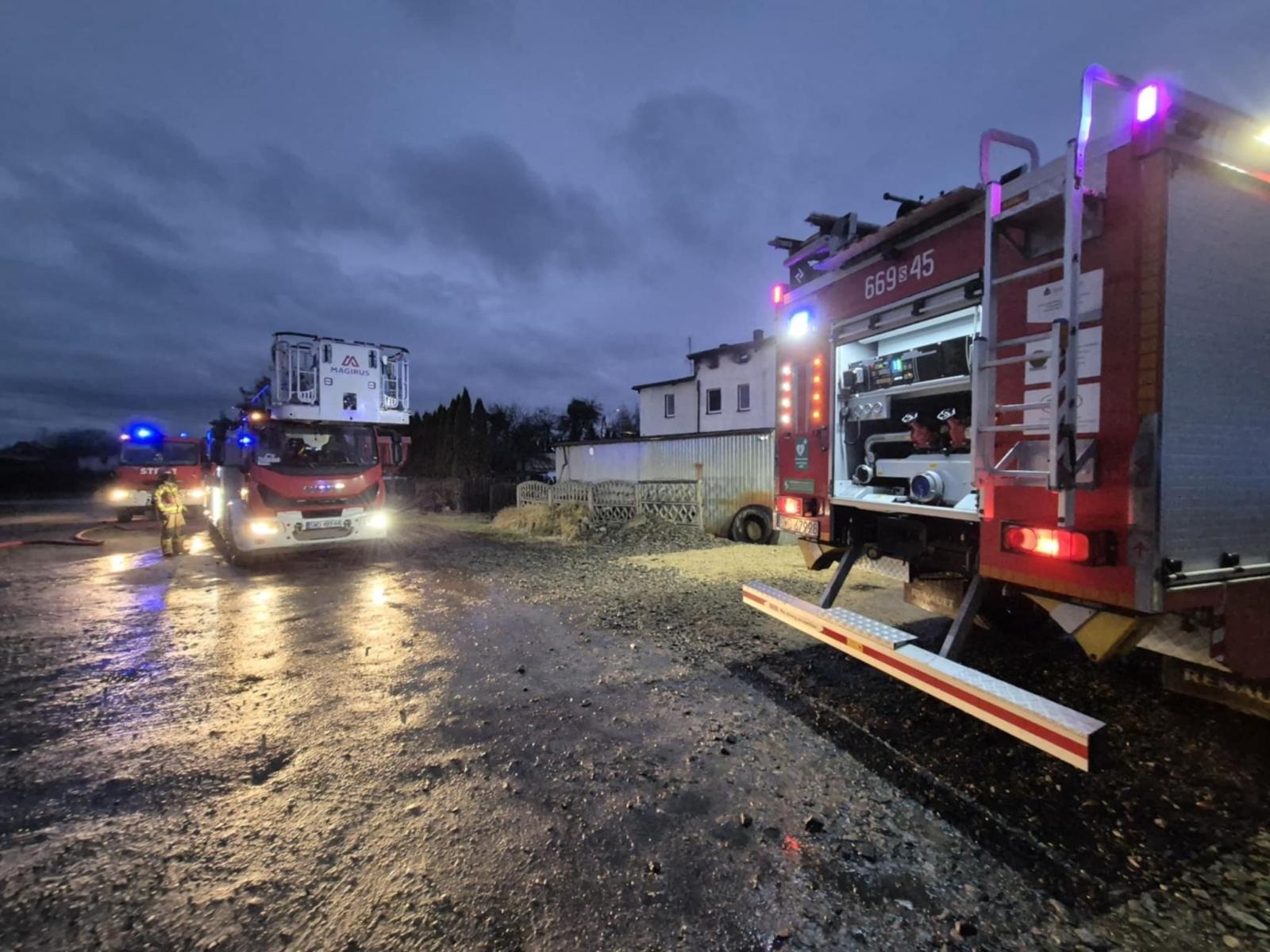 Zdjęcie w galerii na portalu naszwodzislaw.com: Pożar poddasza w budynku jednorodzinnym w Marklowicach wiadomości z regionu