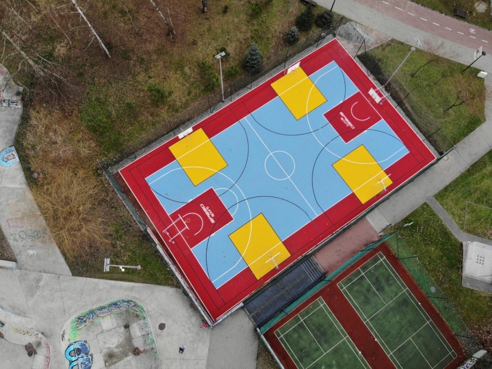 Zdjęcie w galerii na portalu naszwodzislaw.com: Boisko do koszykówki 3x3 otwarte wiadomości z regionu