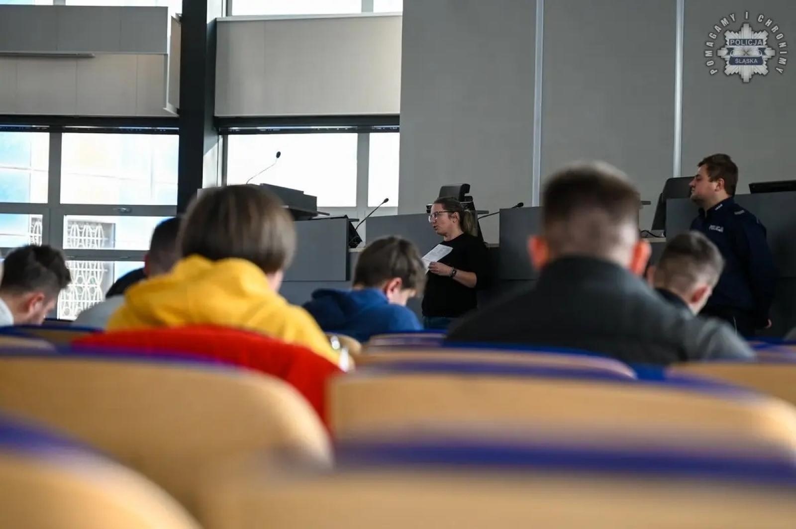 Zdjęcie w galerii na portalu naszwodzislaw.com: Śląska policja zadowolona z naborów. Ponad dwustu nowych funkcjonariuszy wiadomości z regionu