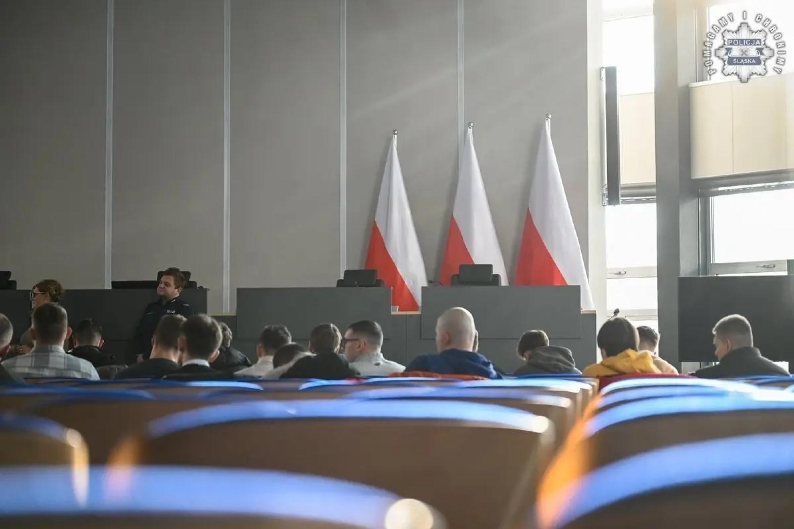 Zdjęcie w galerii na portalu naszwodzislaw.com: Śląska policja zadowolona z naborów. Ponad dwustu nowych funkcjonariuszy wiadomości z regionu