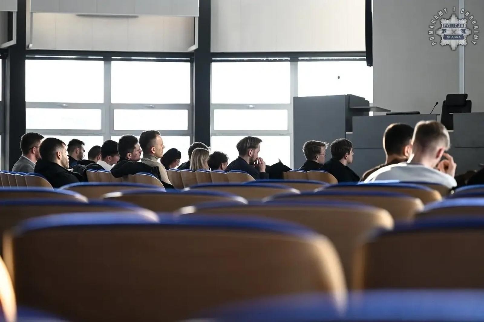 Zdjęcie w galerii na portalu naszwodzislaw.com: Śląska policja zadowolona z naborów. Ponad dwustu nowych funkcjonariuszy wiadomości z regionu
