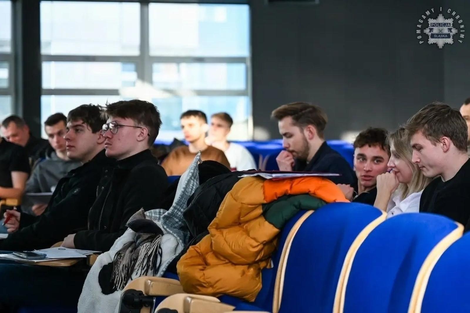 Zdjęcie w galerii na portalu naszwodzislaw.com: Śląska policja zadowolona z naborów. Ponad dwustu nowych funkcjonariuszy wiadomości z regionu