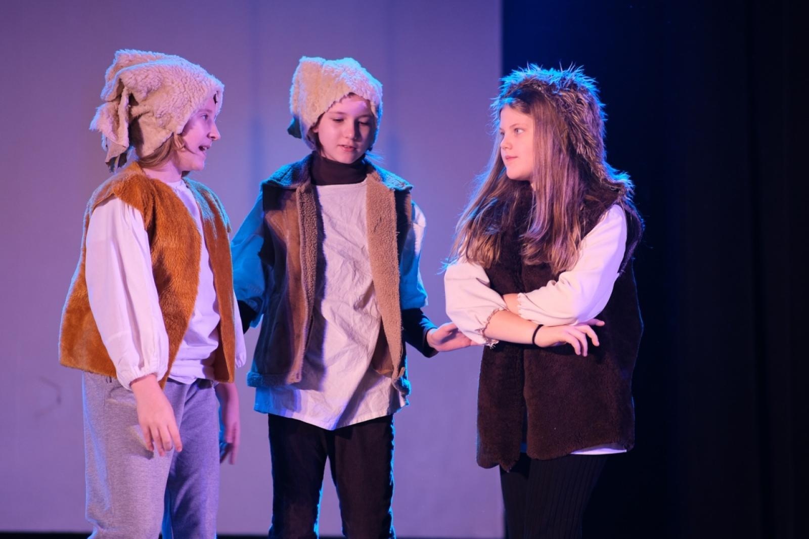 Zdjęcie w galerii na portalu naszwodzislaw.com: Świąteczne Festiwale Kolęd i Jasełek w WCK wiadomości z regionu