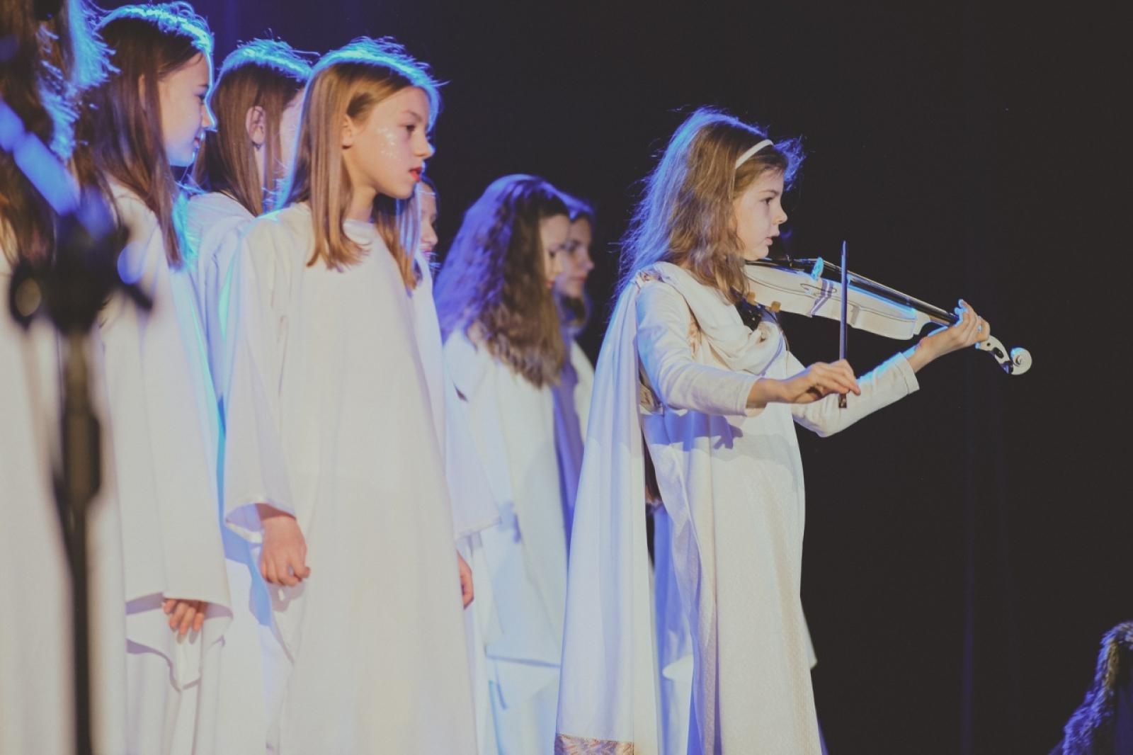 Zdjęcie w galerii na portalu naszwodzislaw.com: Świąteczne Festiwale Kolęd i Jasełek w WCK wiadomości z regionu