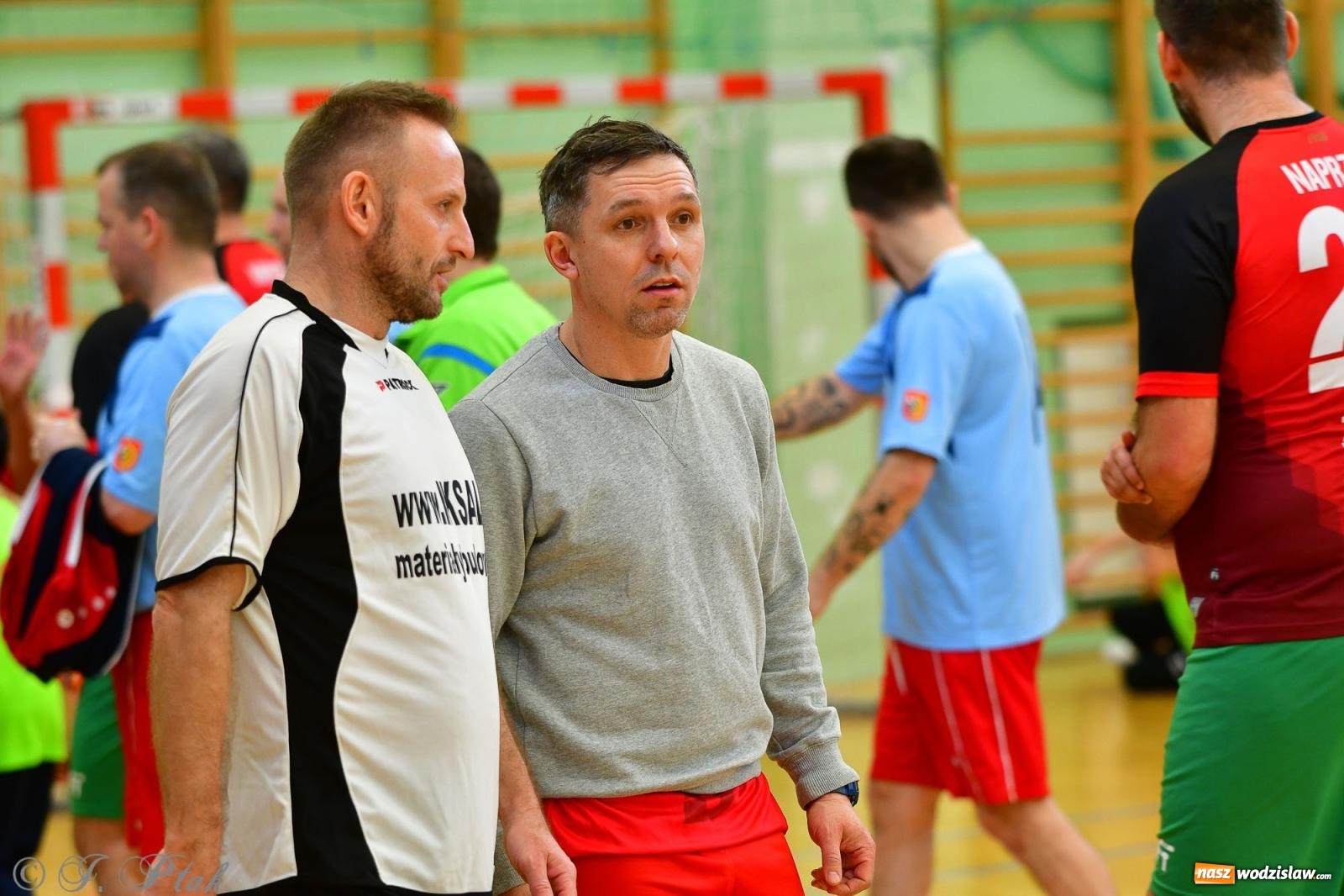 Zdjęcie w galerii na portalu naszwodzislaw.com: Rodzice młodych piłkarzy rywalizowali w hali OSiR Racibórz [FOTO] wiadomości z regionu