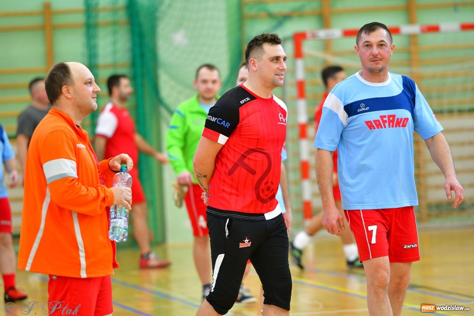 Zdjęcie w galerii na portalu naszwodzislaw.com: Rodzice młodych piłkarzy rywalizowali w hali OSiR Racibórz [FOTO] wiadomości z regionu