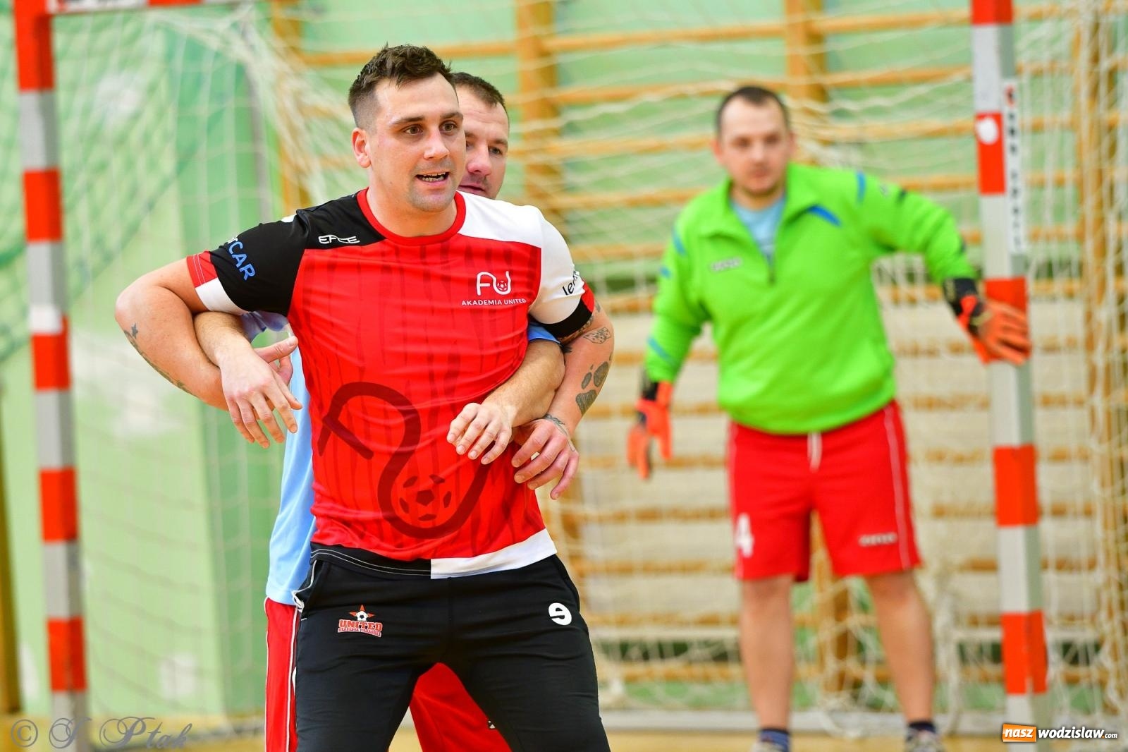 Zdjęcie w galerii na portalu naszwodzislaw.com: Rodzice młodych piłkarzy rywalizowali w hali OSiR Racibórz [FOTO] wiadomości z regionu