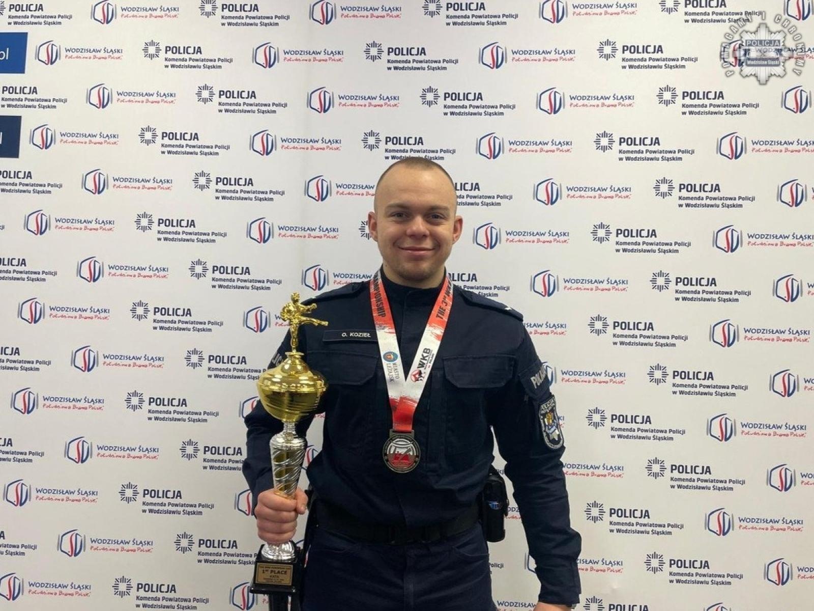 Zdjęcie w galerii na portalu naszwodzislaw.com: Oskar Kozieł - policyjny mistrz karate z Wodzisławia Śl. wiadomości z regionu