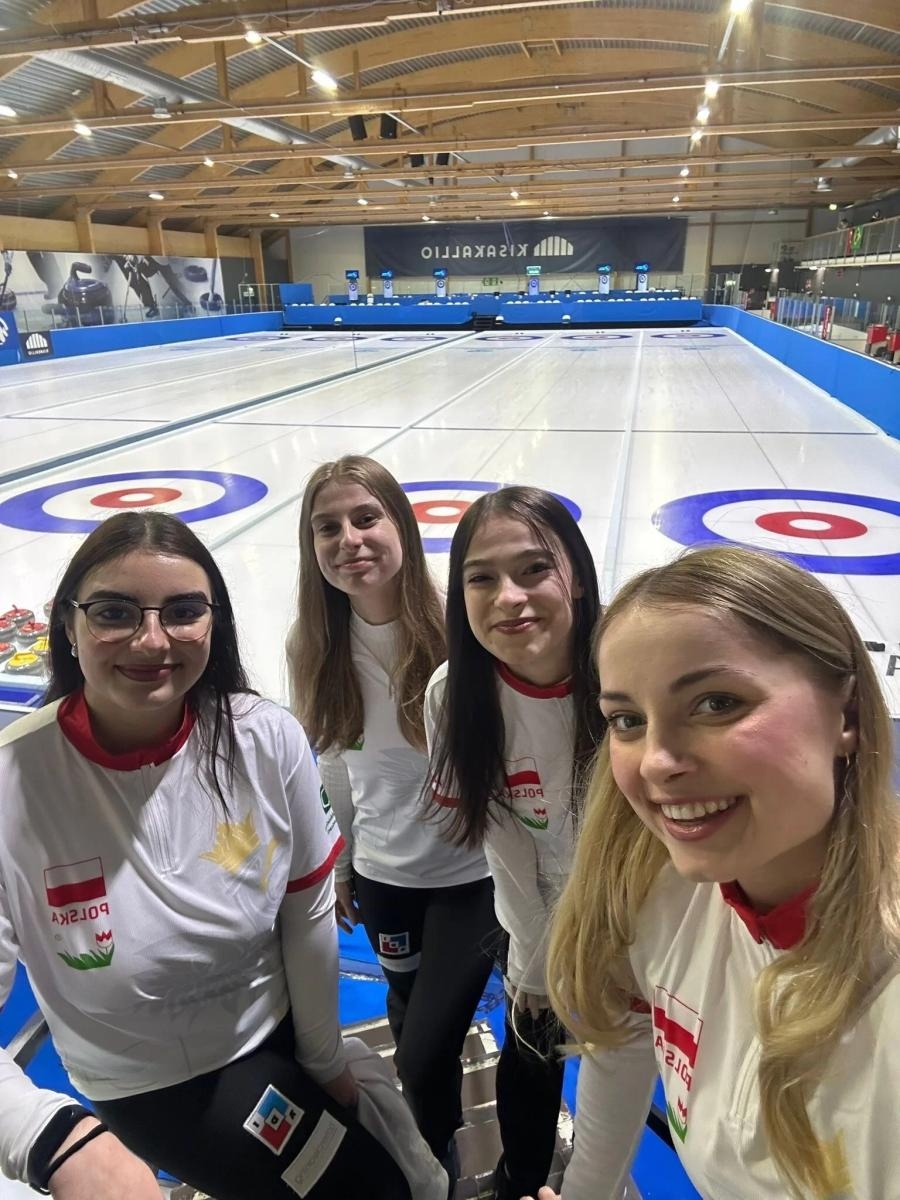 Zdjęcie w galerii na portalu naszwodzislaw.com: Studentka raciborskiej ANS uczestniczką mistrzostw świata w curlingu wiadomości z regionu