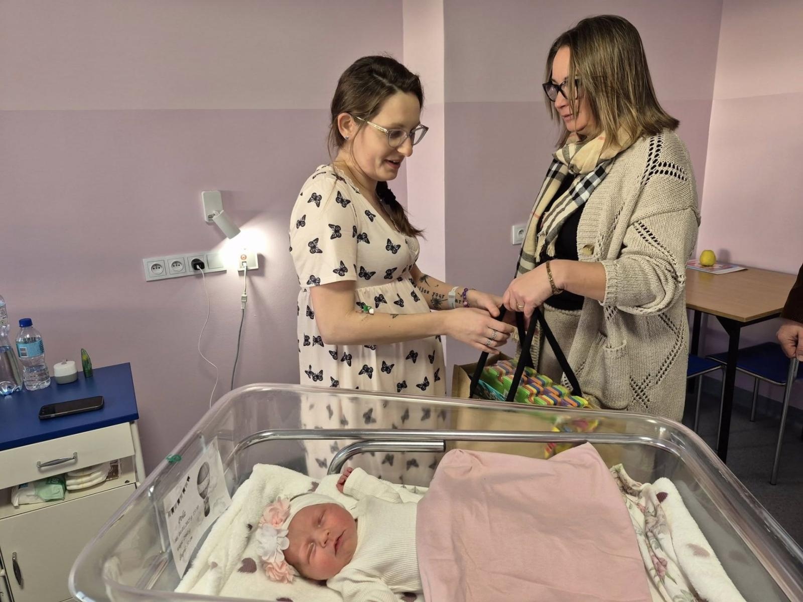 Zdjęcie w galerii na portalu naszwodzislaw.com: Pola to pierwsze dziecko urodzone w 2025 roku w powiecie wodzisławskim wiadomości z regionu