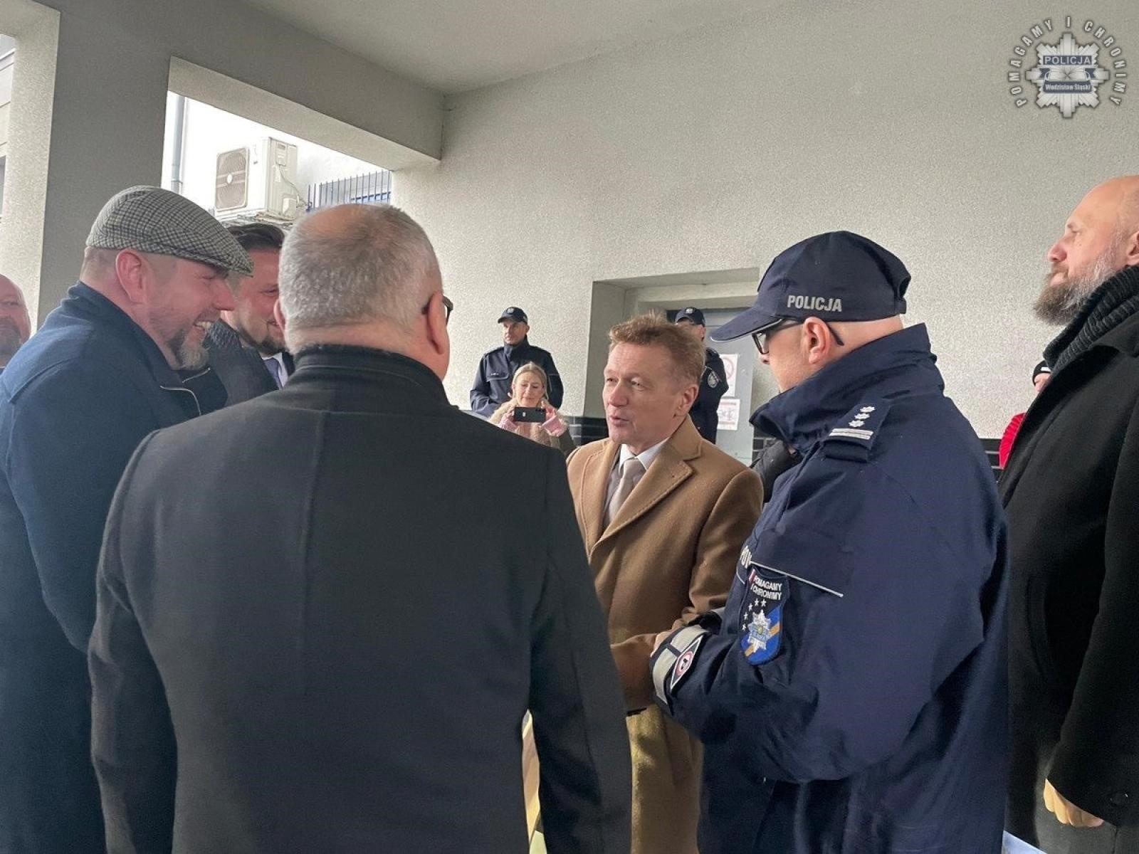 Zdjęcie w galerii na portalu naszwodzislaw.com: Nowe radiowozy zasiliły flotę wodzisławskiej policji wiadomości z regionu