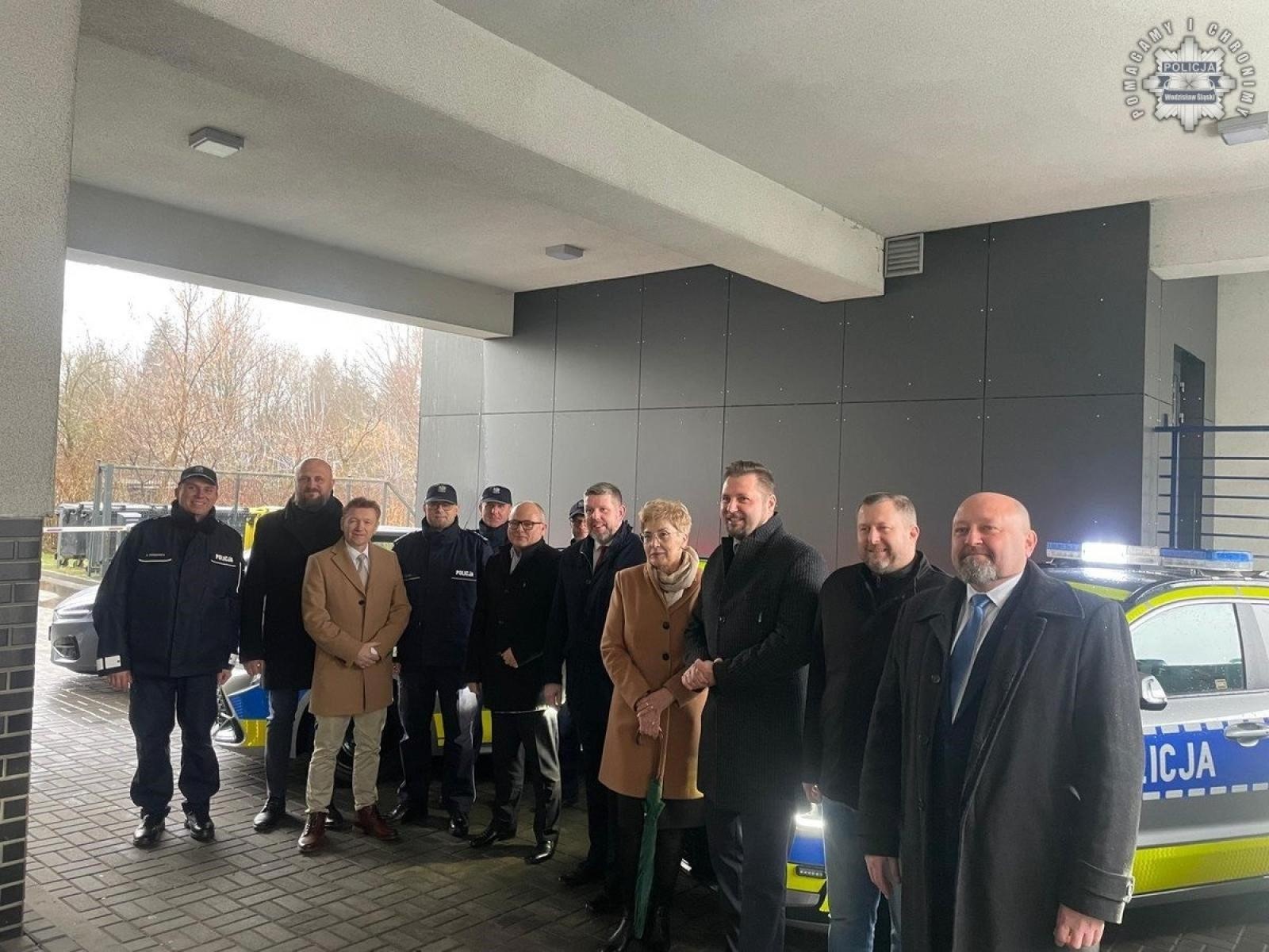 Zdjęcie w galerii na portalu naszwodzislaw.com: Nowe radiowozy zasiliły flotę wodzisławskiej policji wiadomości z regionu