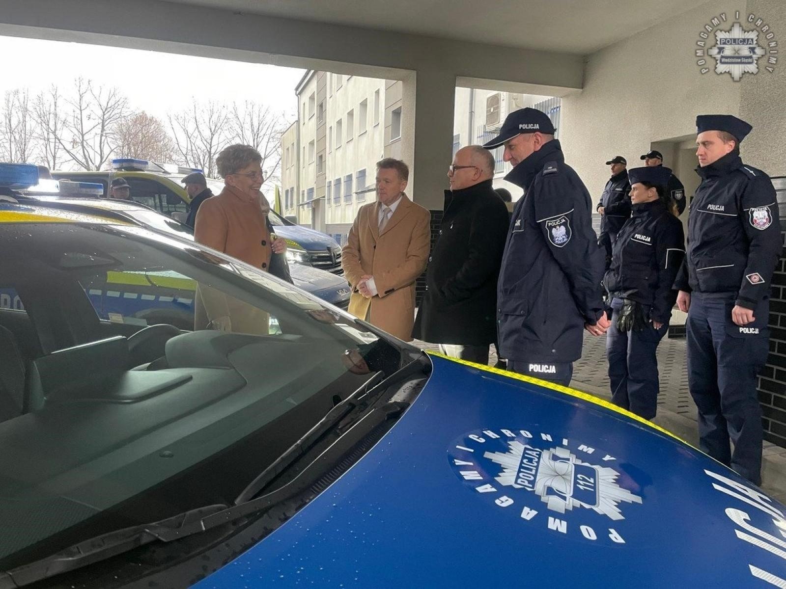 Zdjęcie w galerii na portalu naszwodzislaw.com: Nowe radiowozy zasiliły flotę wodzisławskiej policji wiadomości z regionu