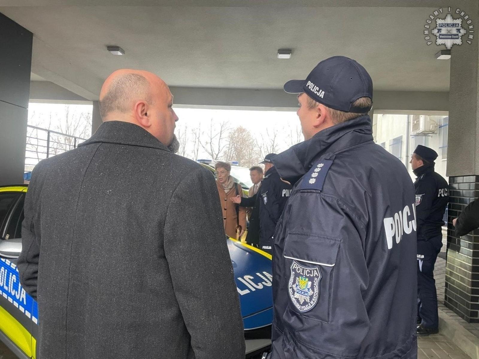 Zdjęcie w galerii na portalu naszwodzislaw.com: Nowe radiowozy zasiliły flotę wodzisławskiej policji wiadomości z regionu