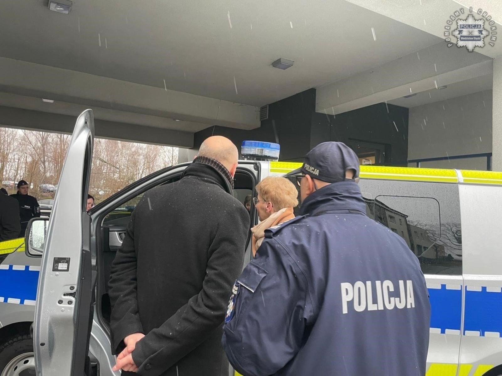 Zdjęcie w galerii na portalu naszwodzislaw.com: Nowe radiowozy zasiliły flotę wodzisławskiej policji wiadomości z regionu