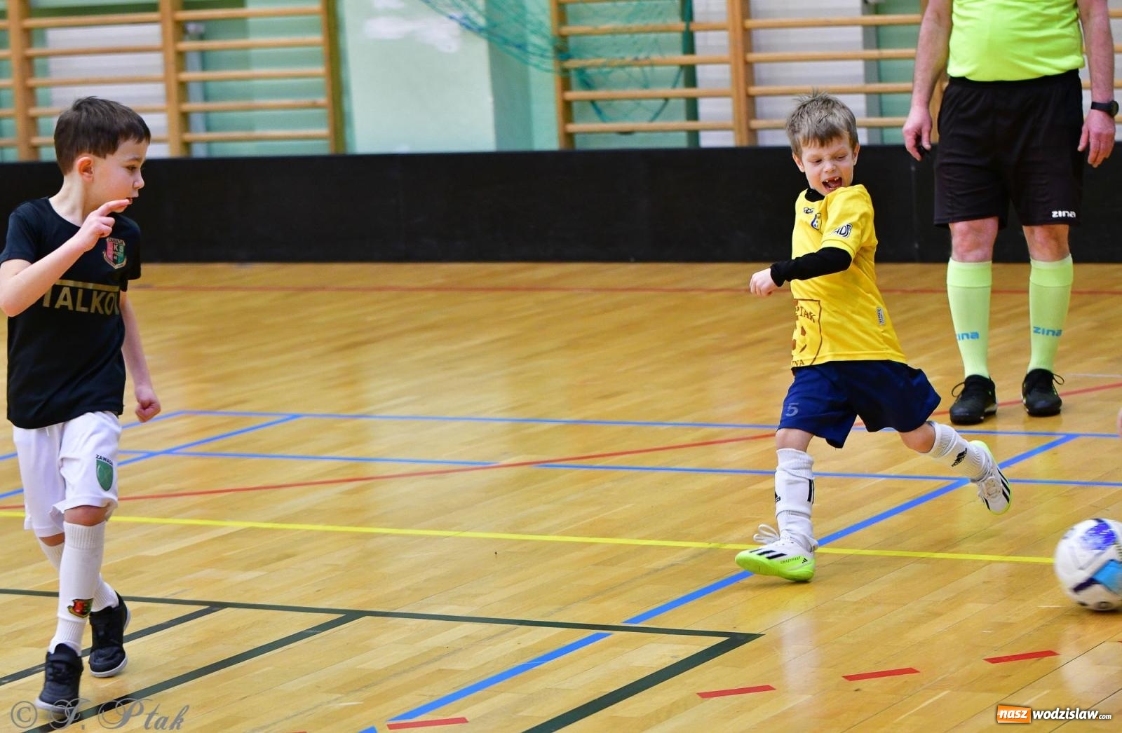 Zdjęcie w galerii na portalu naszwodzislaw.com: Junior Futsal Cup. Zmagania skrzatów z regionu w Raciborzu [FOTO] wiadomości z regionu