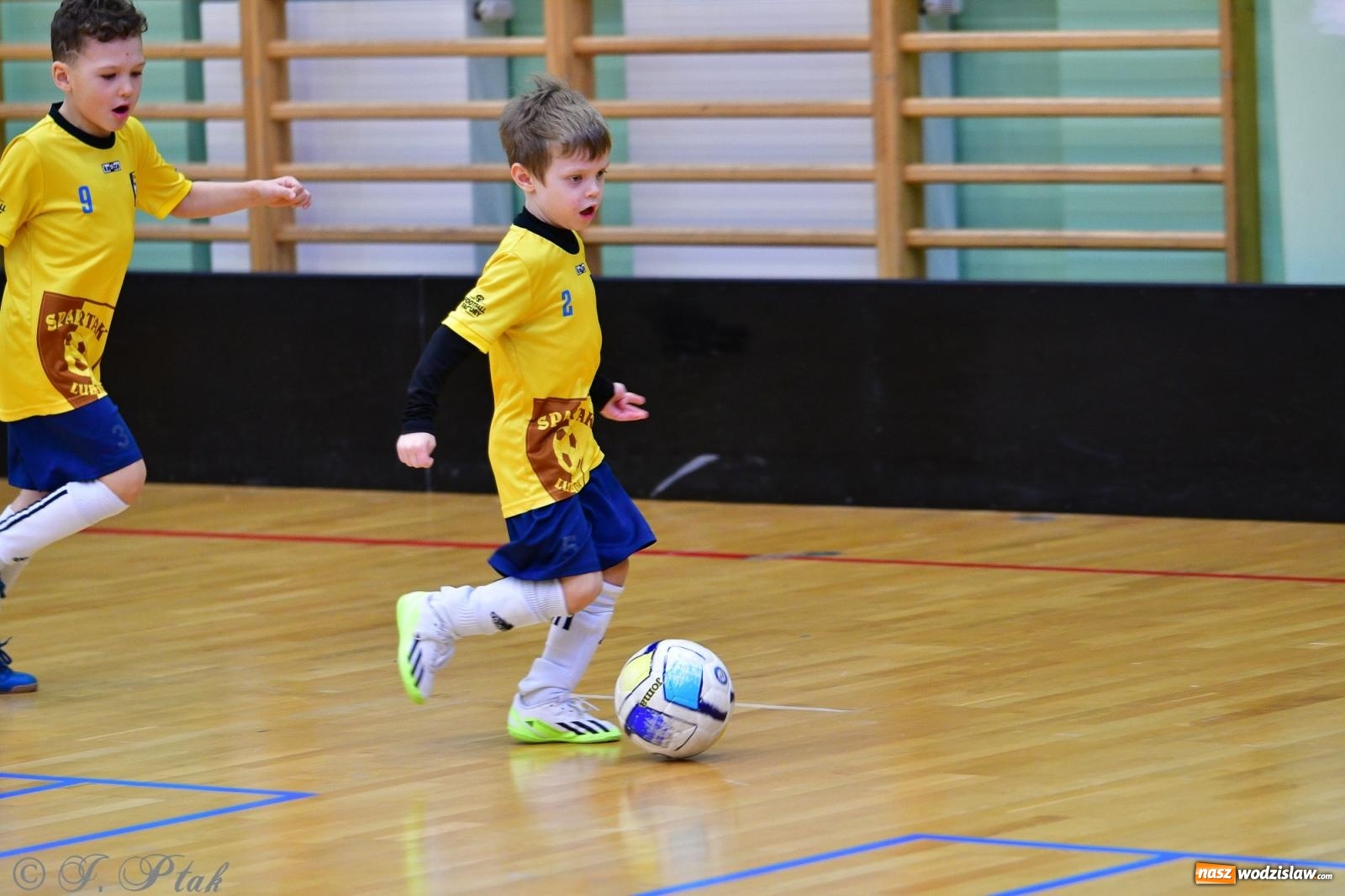 Zdjęcie w galerii na portalu naszwodzislaw.com: Junior Futsal Cup. Zmagania skrzatów z regionu w Raciborzu [FOTO] wiadomości z regionu