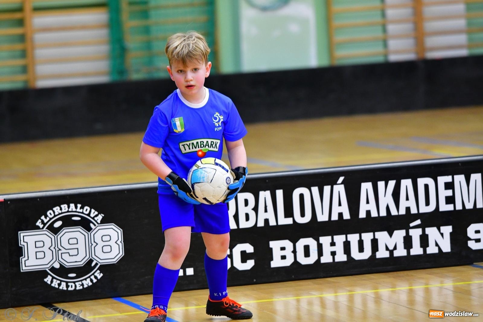 Zdjęcie w galerii na portalu naszwodzislaw.com: Junior Futsal Cup. Zmagania skrzatów z regionu w Raciborzu [FOTO] wiadomości z regionu