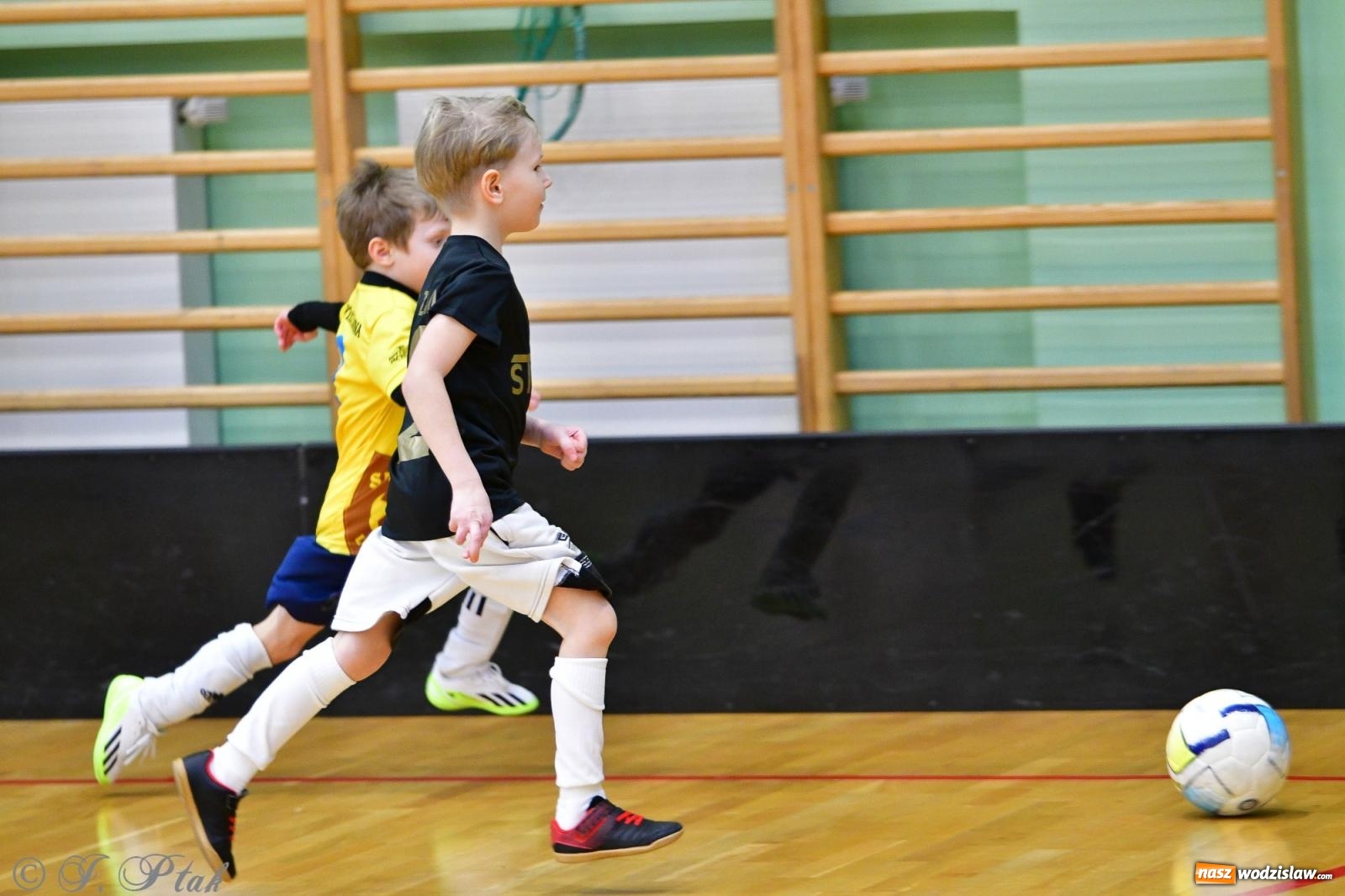 Zdjęcie w galerii na portalu naszwodzislaw.com: Junior Futsal Cup. Zmagania skrzatów z regionu w Raciborzu [FOTO] wiadomości z regionu