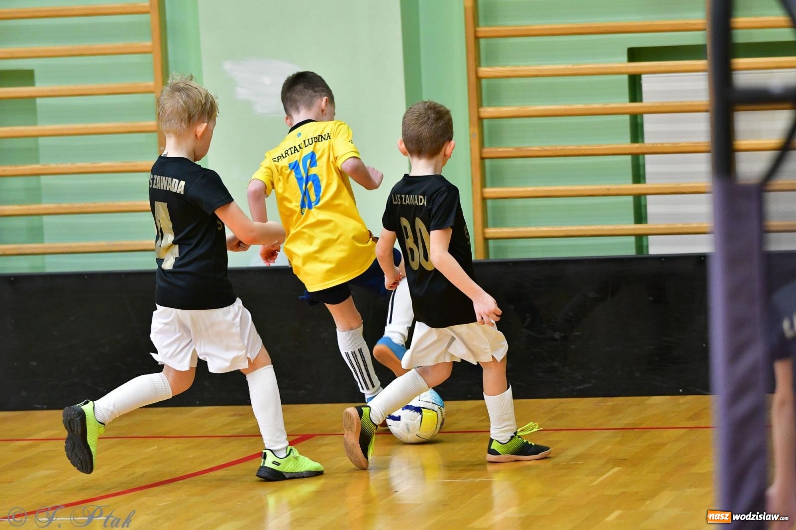 Zdjęcie w galerii na portalu naszwodzislaw.com: Junior Futsal Cup. Zmagania skrzatów z regionu w Raciborzu [FOTO] wiadomości z regionu