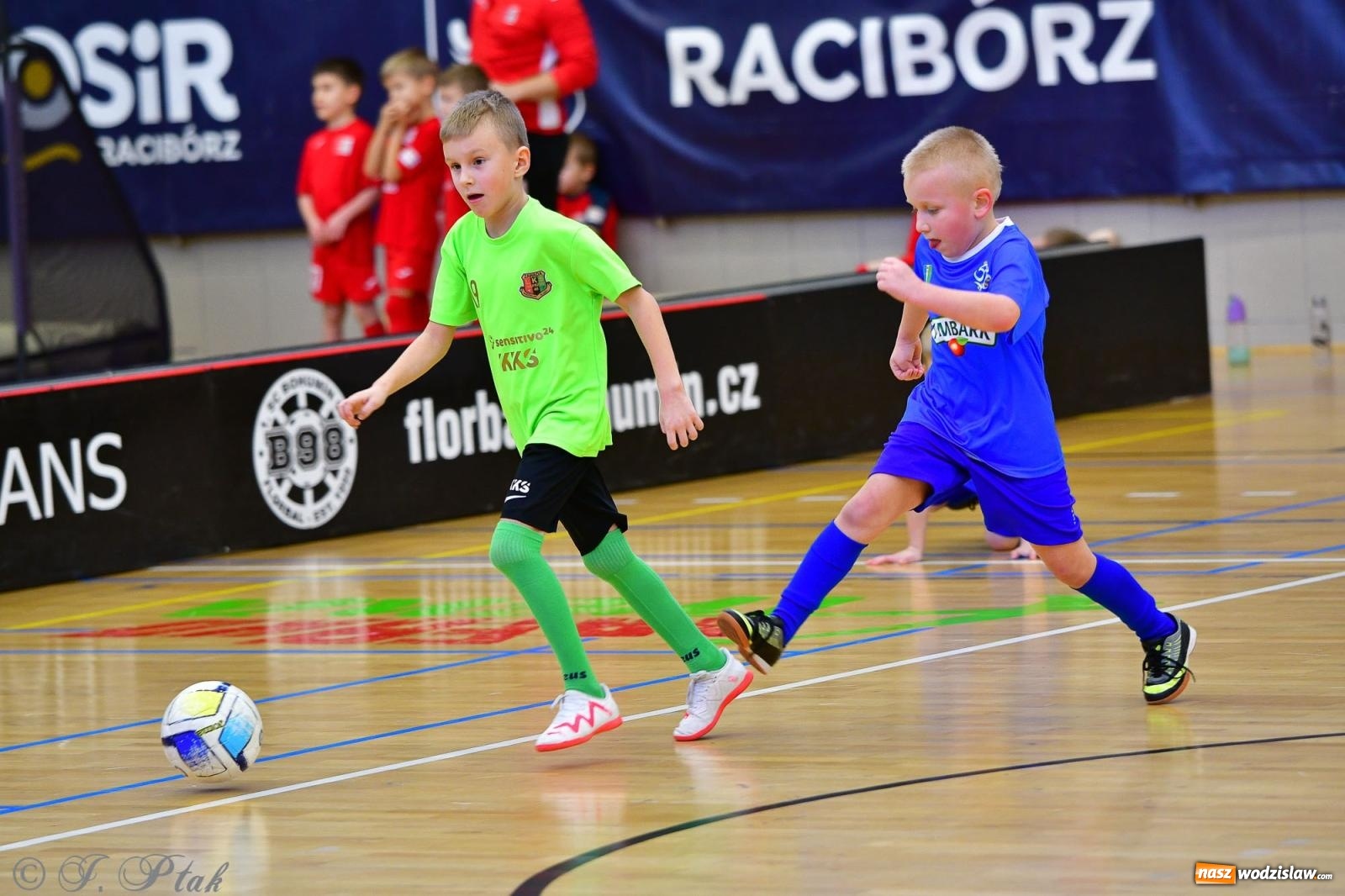 Zdjęcie w galerii na portalu naszwodzislaw.com: Junior Futsal Cup. Zmagania skrzatów z regionu w Raciborzu [FOTO] wiadomości z regionu
