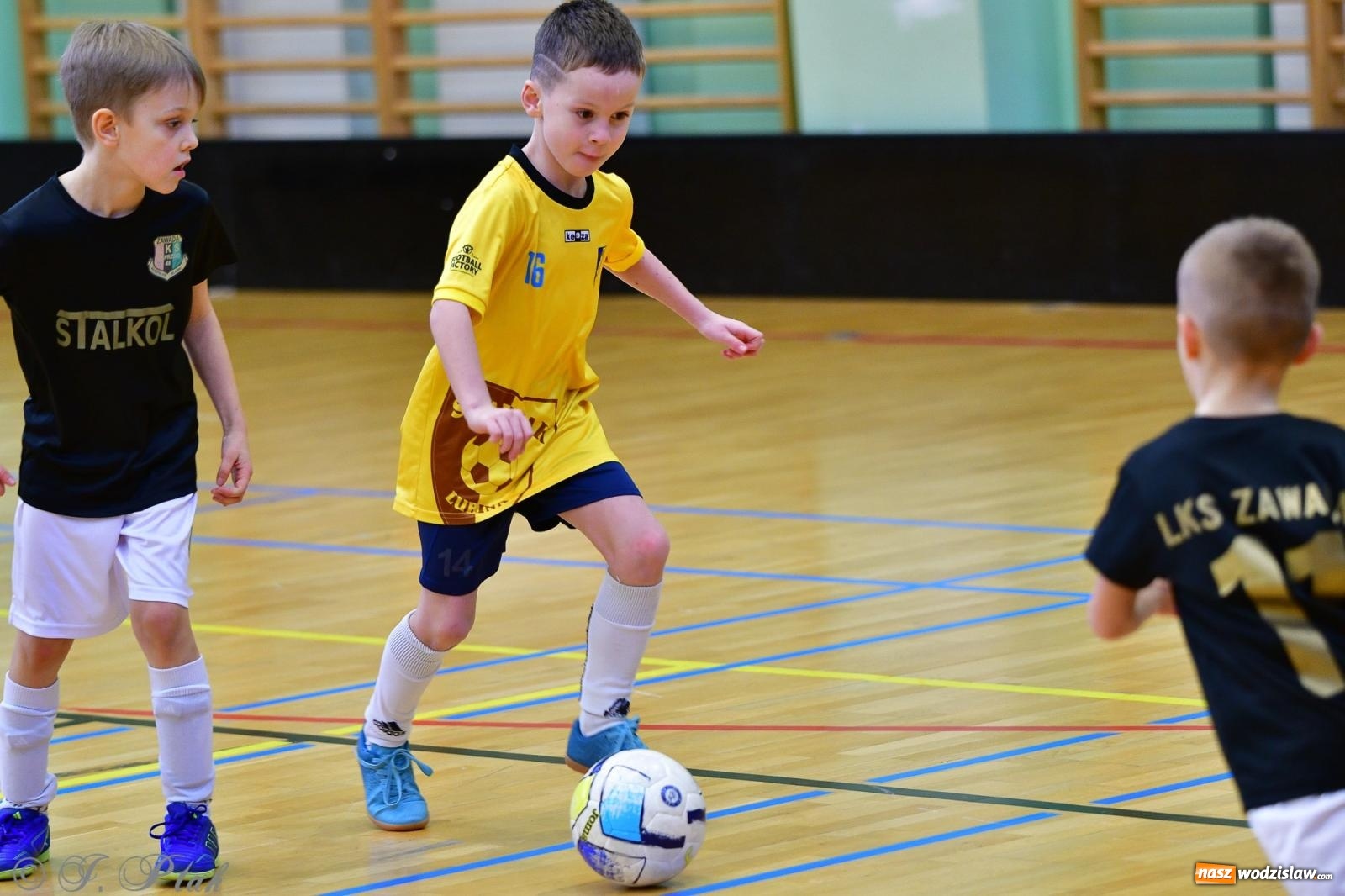 Zdjęcie w galerii na portalu naszwodzislaw.com: Junior Futsal Cup. Zmagania skrzatów z regionu w Raciborzu [FOTO] wiadomości z regionu