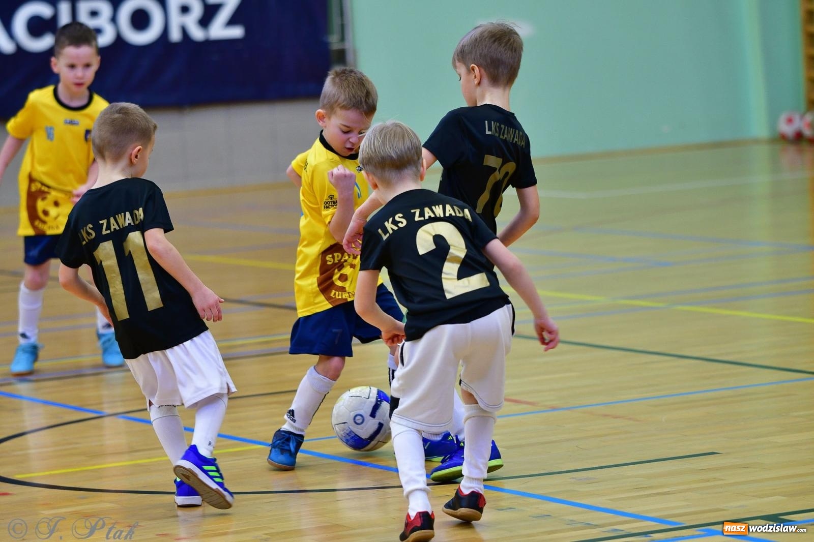 Zdjęcie w galerii na portalu naszwodzislaw.com: Junior Futsal Cup. Zmagania skrzatów z regionu w Raciborzu [FOTO] wiadomości z regionu