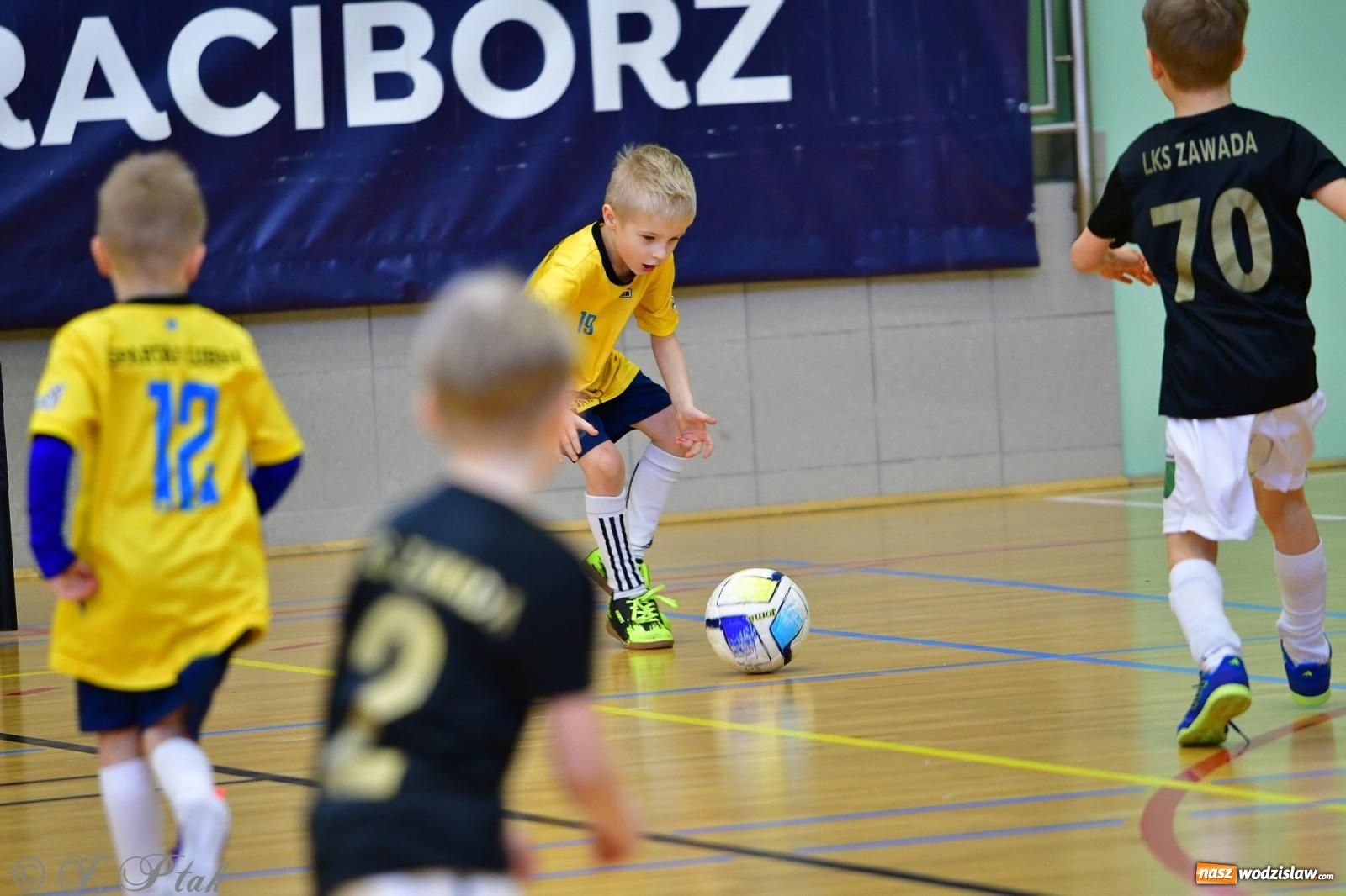 Zdjęcie w galerii na portalu naszwodzislaw.com: Junior Futsal Cup. Zmagania skrzatów z regionu w Raciborzu [FOTO] wiadomości z regionu