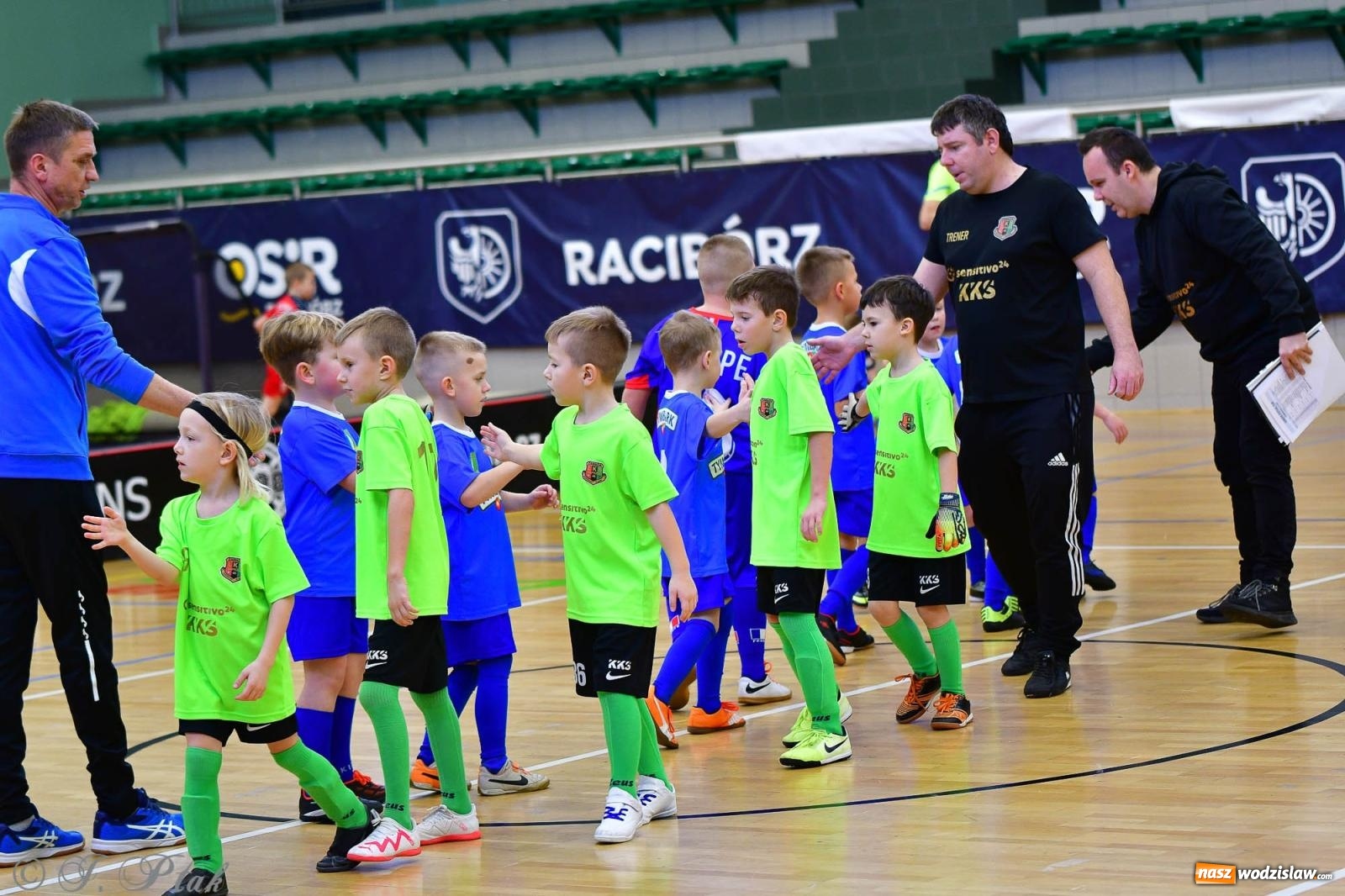 Zdjęcie w galerii na portalu naszwodzislaw.com: Junior Futsal Cup. Zmagania skrzatów z regionu w Raciborzu [FOTO] wiadomości z regionu