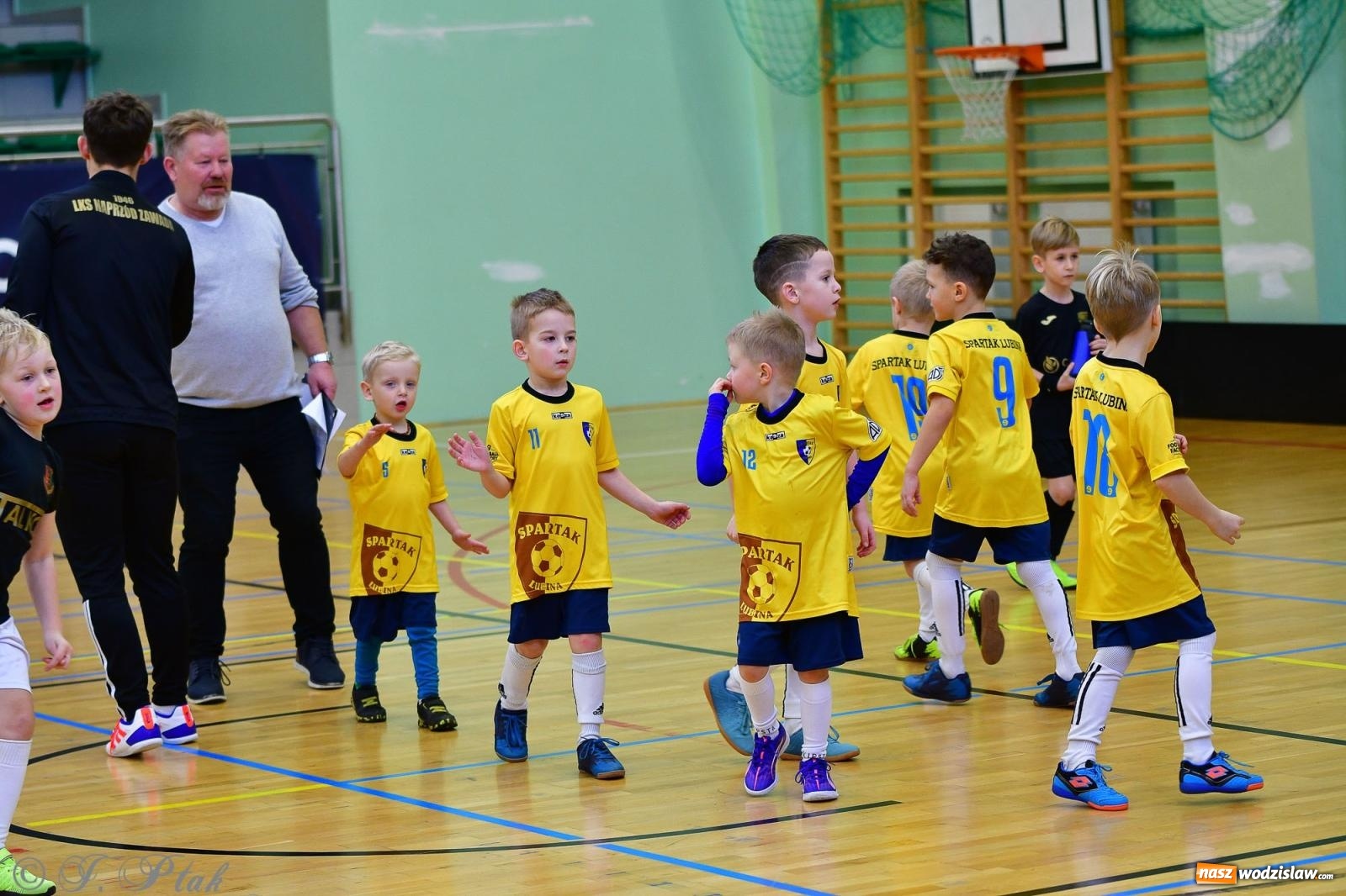 Zdjęcie w galerii na portalu naszwodzislaw.com: Junior Futsal Cup. Zmagania skrzatów z regionu w Raciborzu [FOTO] wiadomości z regionu