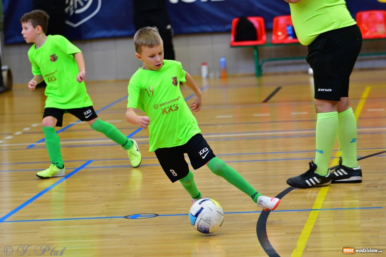 Zdjęcie w galerii na portalu naszwodzislaw.com: Junior Futsal Cup. Zmagania skrzatów z regionu w Raciborzu [FOTO] wiadomości z regionu