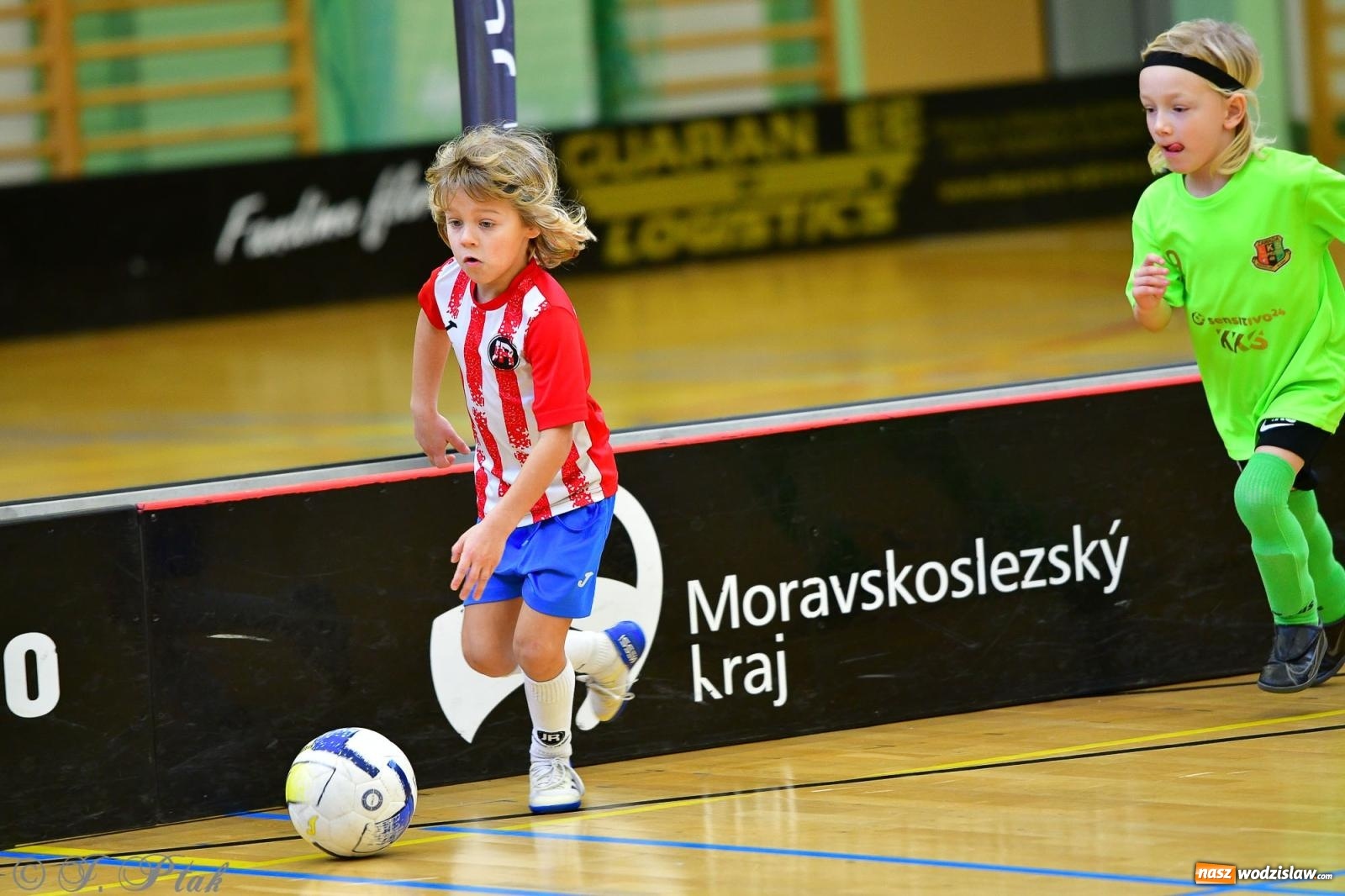 Zdjęcie w galerii na portalu naszwodzislaw.com: Junior Futsal Cup. Zmagania skrzatów z regionu w Raciborzu [FOTO] wiadomości z regionu