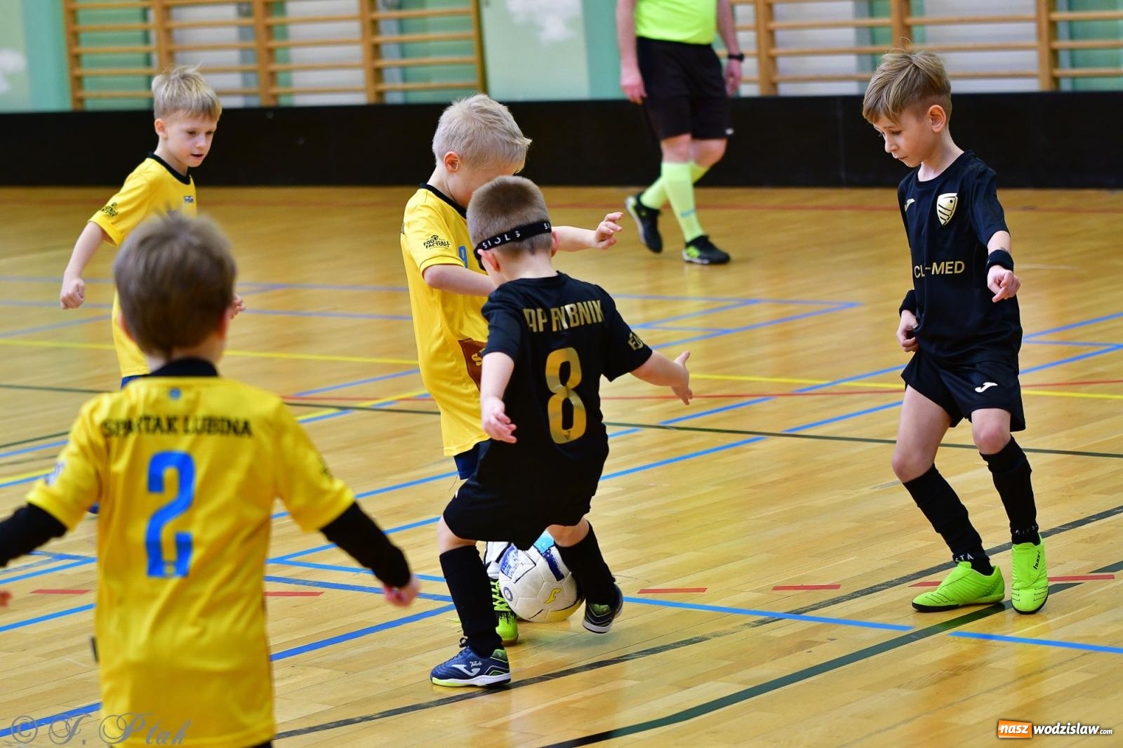 Zdjęcie w galerii na portalu naszwodzislaw.com: Junior Futsal Cup. Zmagania skrzatów z regionu w Raciborzu [FOTO] wiadomości z regionu