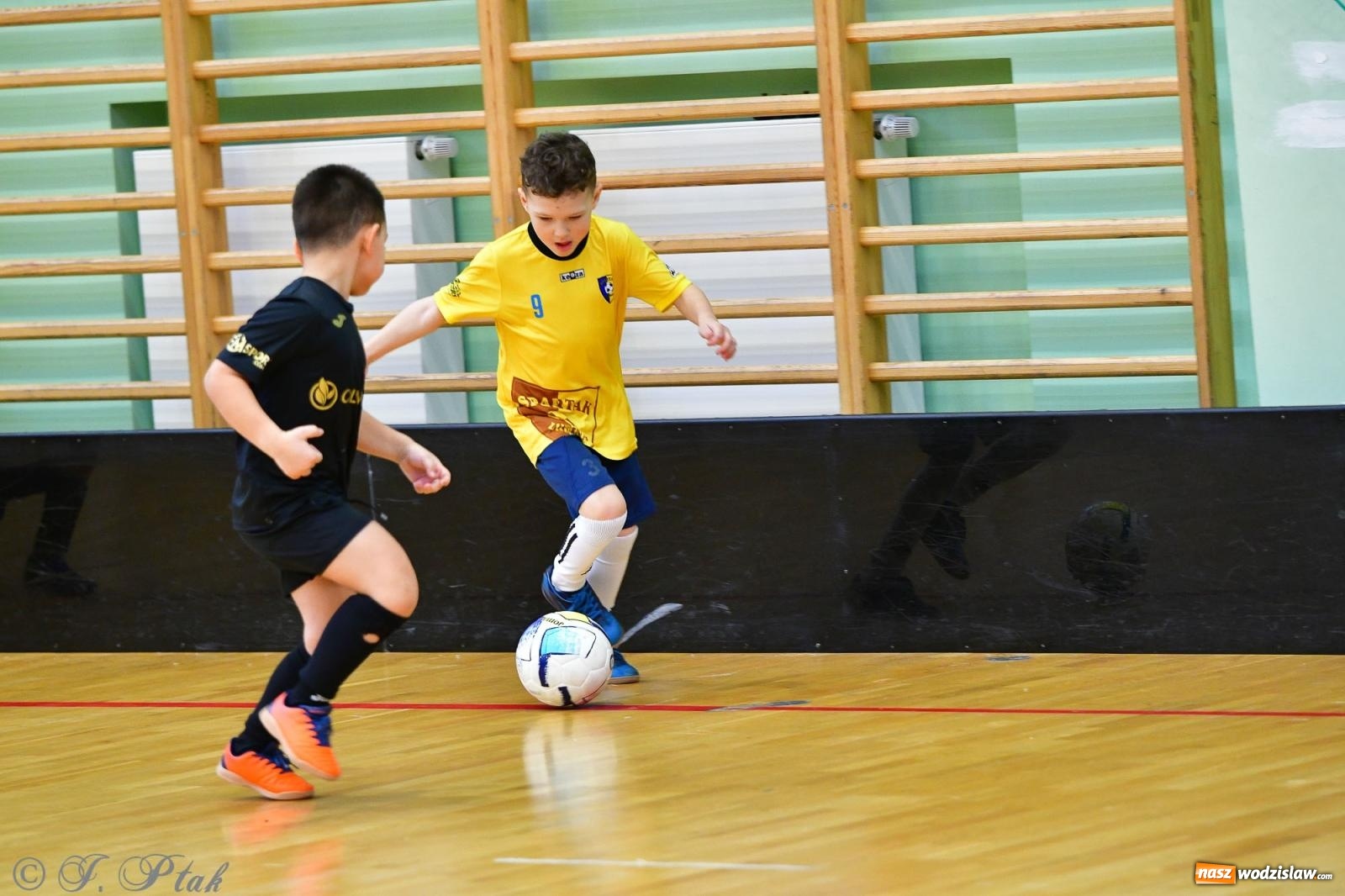 Zdjęcie w galerii na portalu naszwodzislaw.com: Junior Futsal Cup. Zmagania skrzatów z regionu w Raciborzu [FOTO] wiadomości z regionu