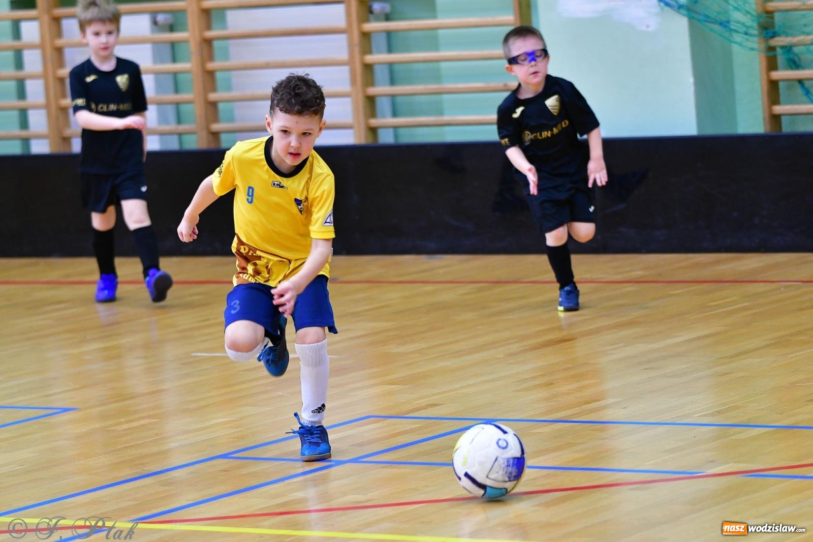 Zdjęcie w galerii na portalu naszwodzislaw.com: Junior Futsal Cup. Zmagania skrzatów z regionu w Raciborzu [FOTO] wiadomości z regionu