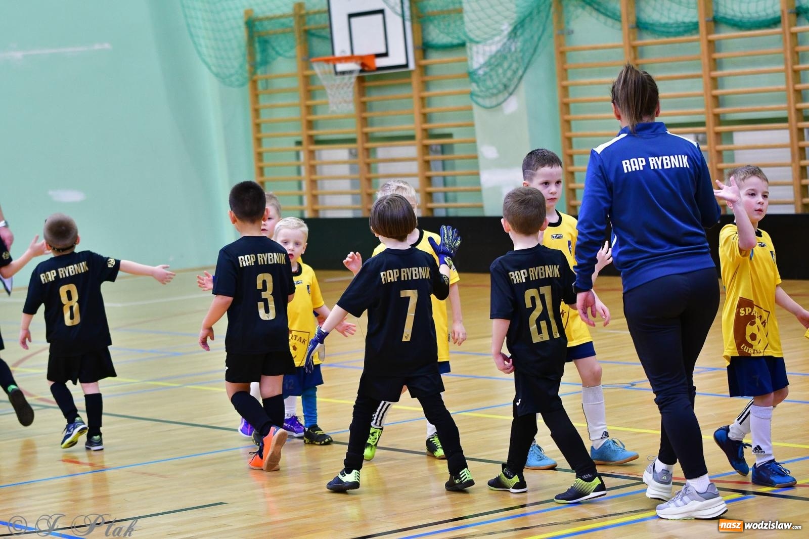 Zdjęcie w galerii na portalu naszwodzislaw.com: Junior Futsal Cup. Zmagania skrzatów z regionu w Raciborzu [FOTO] wiadomości z regionu