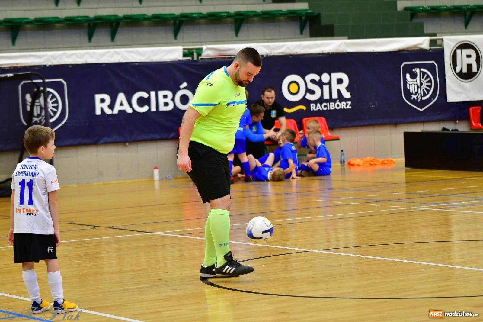 Zdjęcie w galerii na portalu naszwodzislaw.com: Junior Futsal Cup. Zmagania skrzatów z regionu w Raciborzu [FOTO] wiadomości z regionu