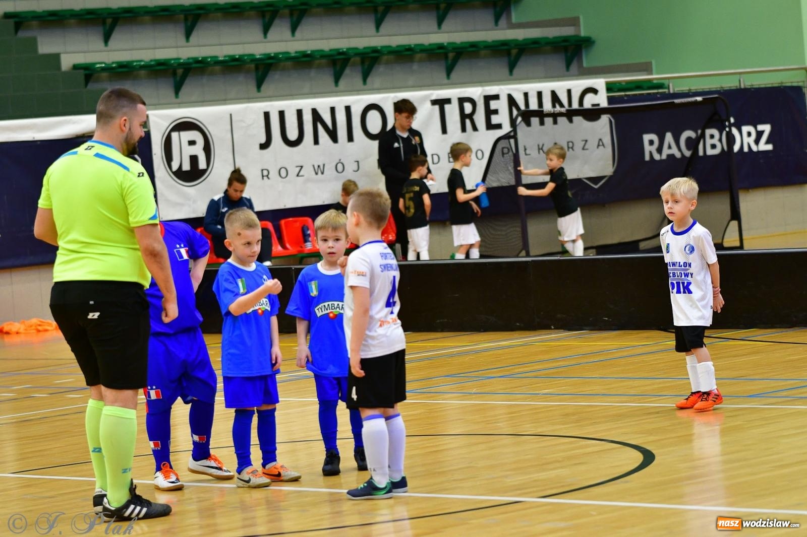 Zdjęcie w galerii na portalu naszwodzislaw.com: Junior Futsal Cup. Zmagania skrzatów z regionu w Raciborzu [FOTO] wiadomości z regionu