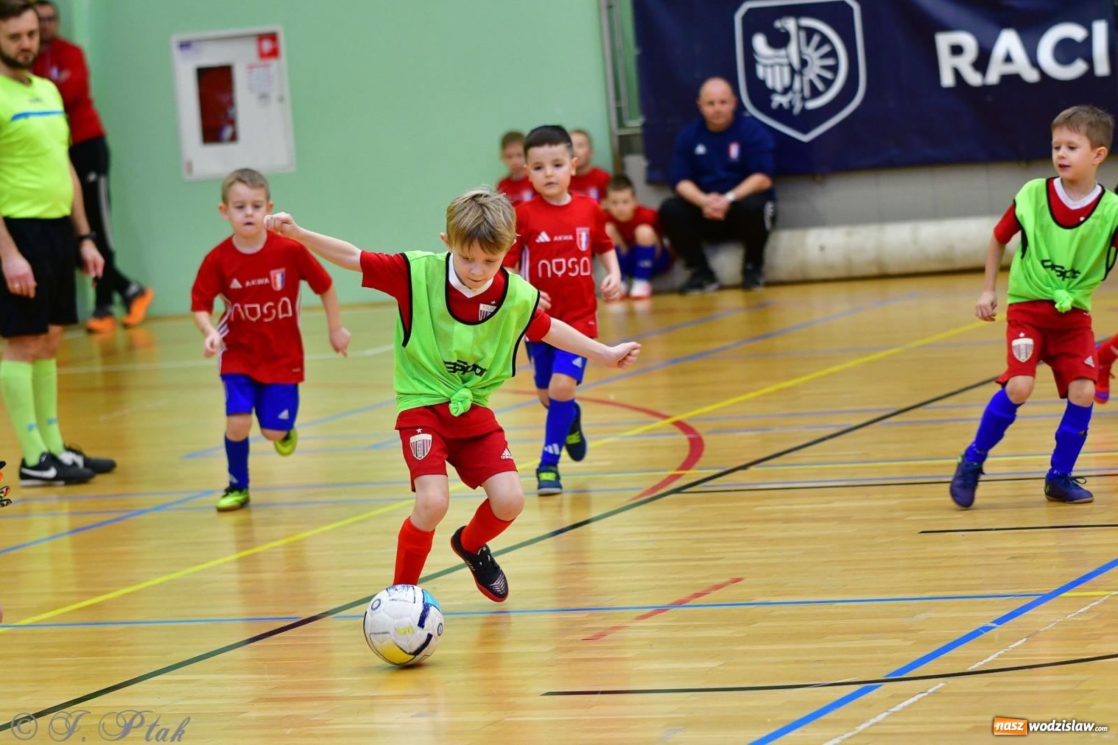 Zdjęcie w galerii na portalu naszwodzislaw.com: Junior Futsal Cup. Zmagania skrzatów z regionu w Raciborzu [FOTO] wiadomości z regionu