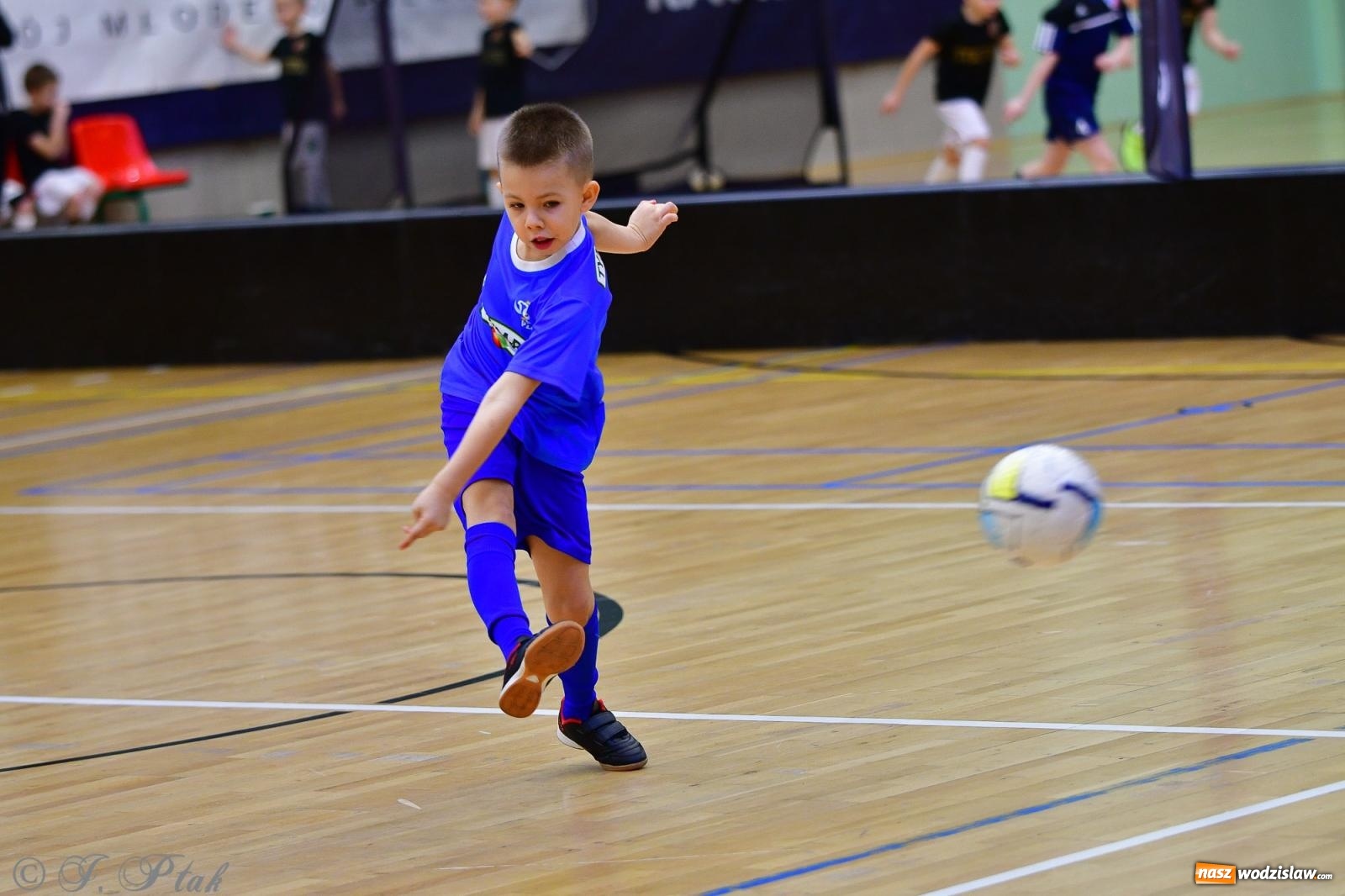 Zdjęcie w galerii na portalu naszwodzislaw.com: Junior Futsal Cup. Zmagania skrzatów z regionu w Raciborzu [FOTO] wiadomości z regionu