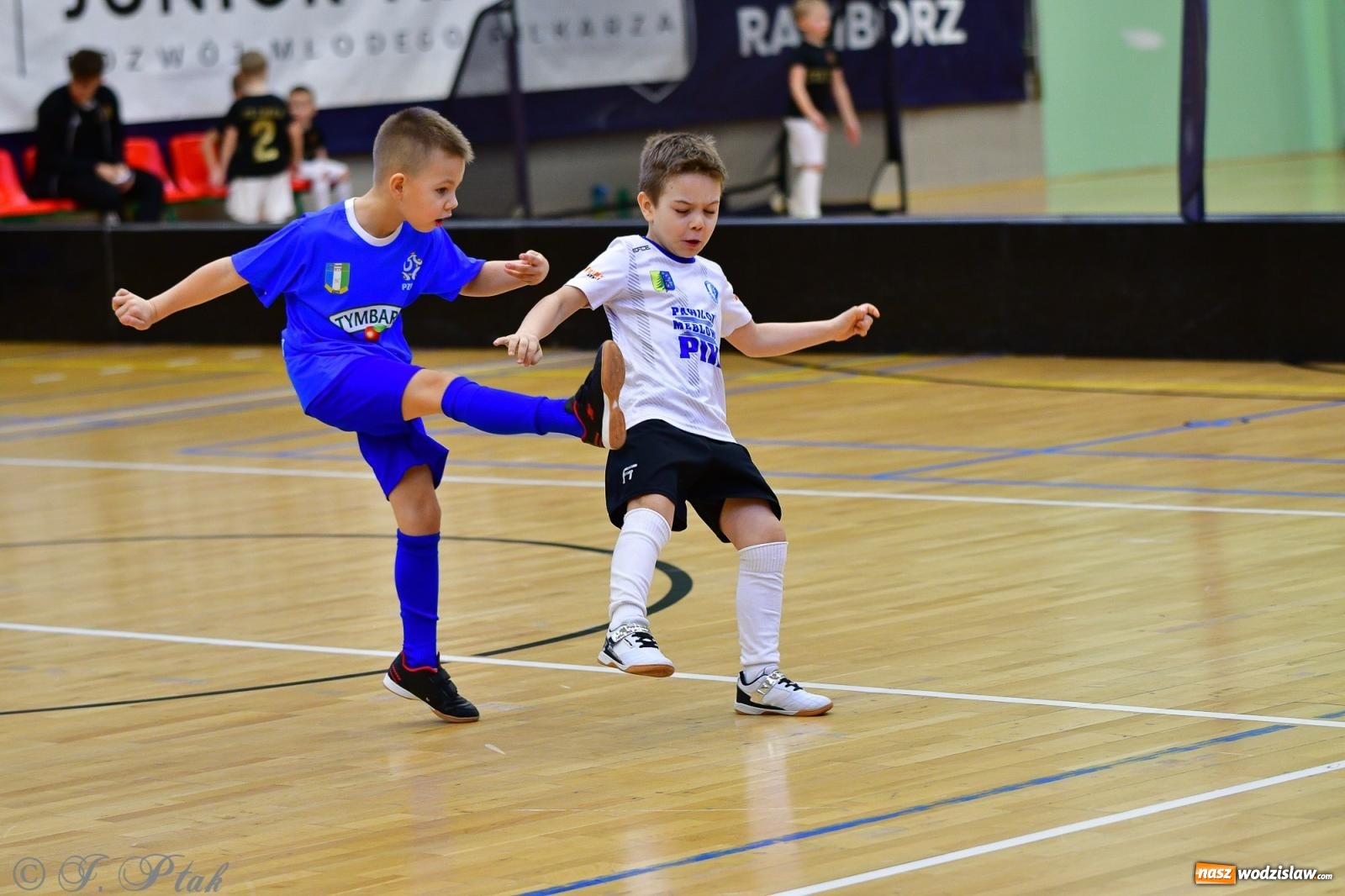 Zdjęcie w galerii na portalu naszwodzislaw.com: Junior Futsal Cup. Zmagania skrzatów z regionu w Raciborzu [FOTO] wiadomości z regionu