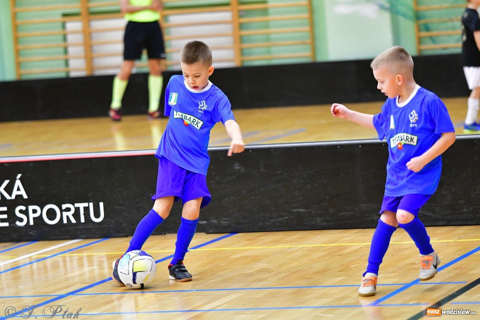 Zdjęcie w galerii na portalu naszwodzislaw.com: Junior Futsal Cup. Zmagania skrzatów z regionu w Raciborzu [FOTO] wiadomości z regionu
