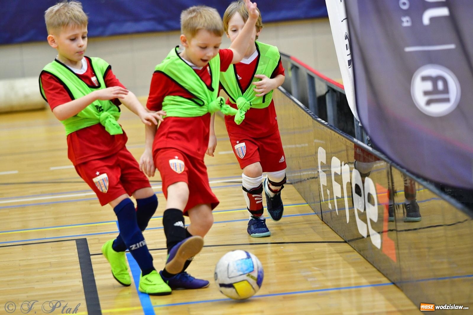 Zdjęcie w galerii na portalu naszwodzislaw.com: Junior Futsal Cup. Zmagania skrzatów z regionu w Raciborzu [FOTO] wiadomości z regionu