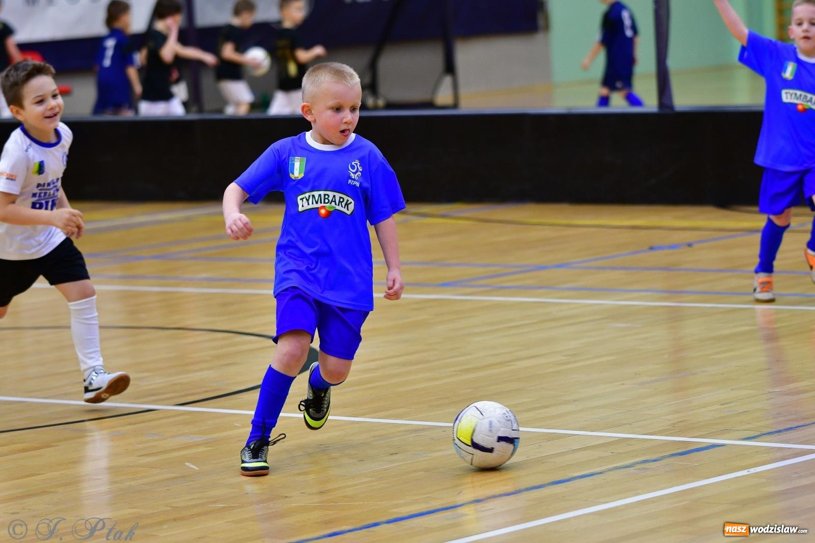 Zdjęcie w galerii na portalu naszwodzislaw.com: Junior Futsal Cup. Zmagania skrzatów z regionu w Raciborzu [FOTO] wiadomości z regionu