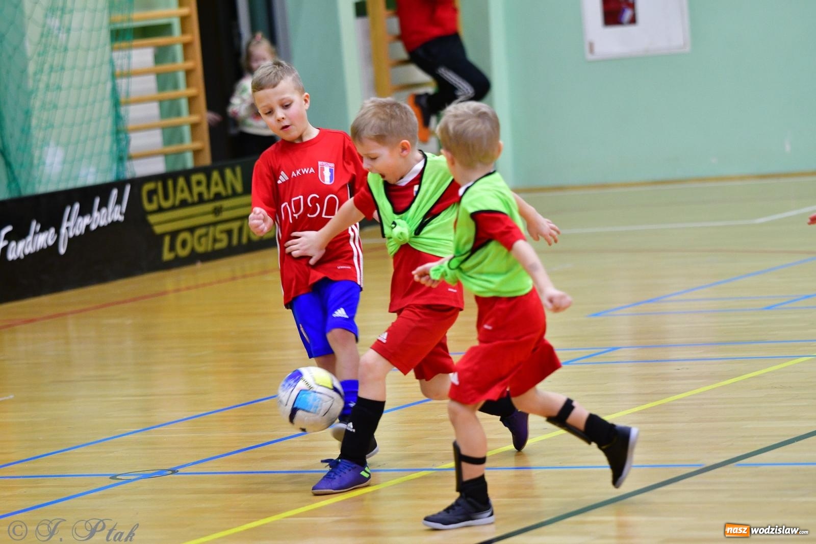 Zdjęcie w galerii na portalu naszwodzislaw.com: Junior Futsal Cup. Zmagania skrzatów z regionu w Raciborzu [FOTO] wiadomości z regionu