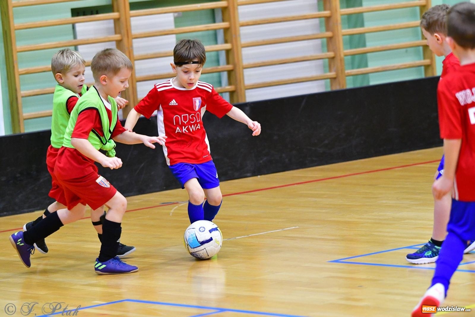 Zdjęcie w galerii na portalu naszwodzislaw.com: Junior Futsal Cup. Zmagania skrzatów z regionu w Raciborzu [FOTO] wiadomości z regionu