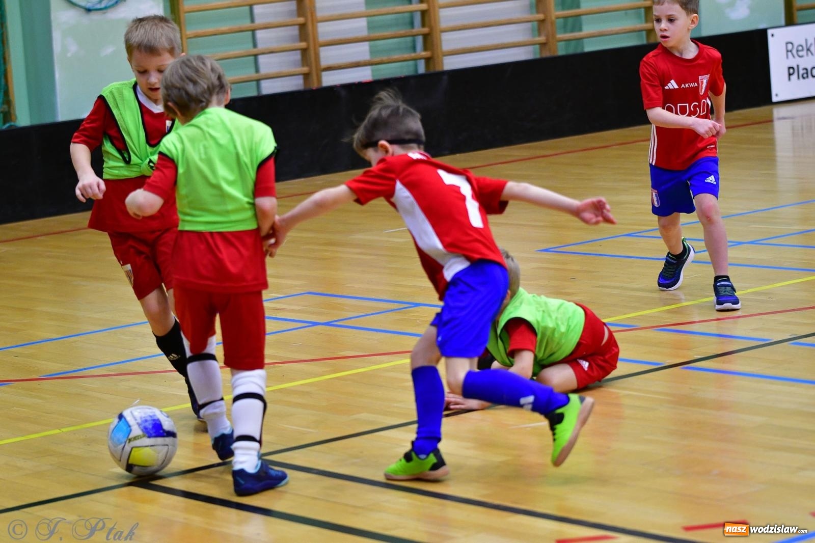 Zdjęcie w galerii na portalu naszwodzislaw.com: Junior Futsal Cup. Zmagania skrzatów z regionu w Raciborzu [FOTO] wiadomości z regionu