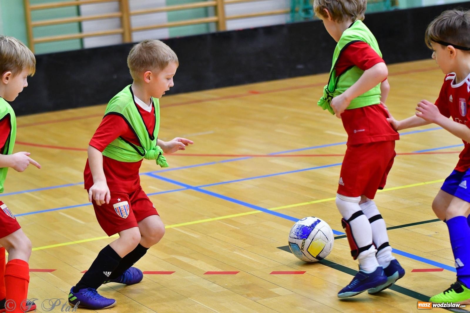 Zdjęcie w galerii na portalu naszwodzislaw.com: Junior Futsal Cup. Zmagania skrzatów z regionu w Raciborzu [FOTO] wiadomości z regionu