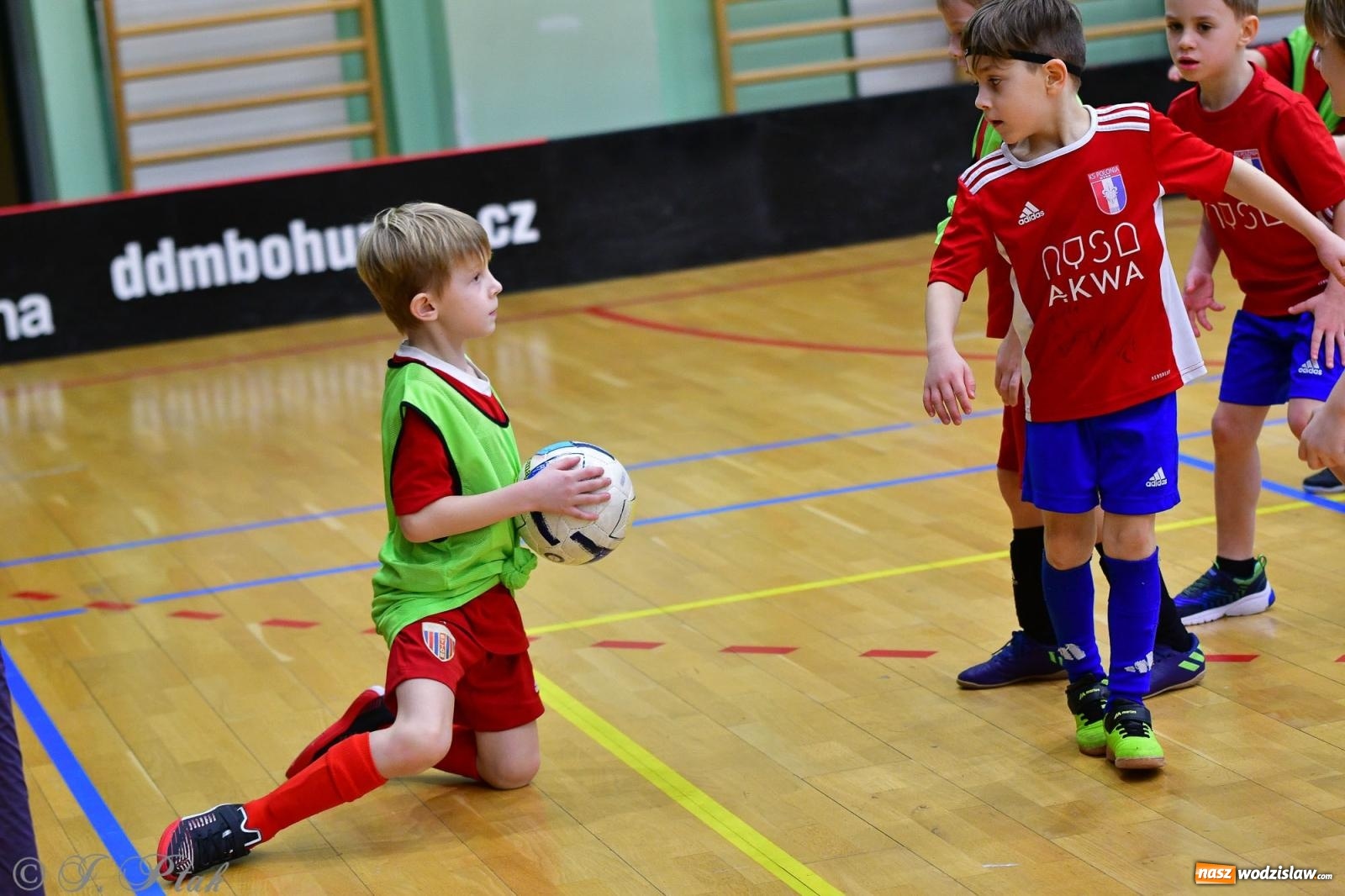 Zdjęcie w galerii na portalu naszwodzislaw.com: Junior Futsal Cup. Zmagania skrzatów z regionu w Raciborzu [FOTO] wiadomości z regionu